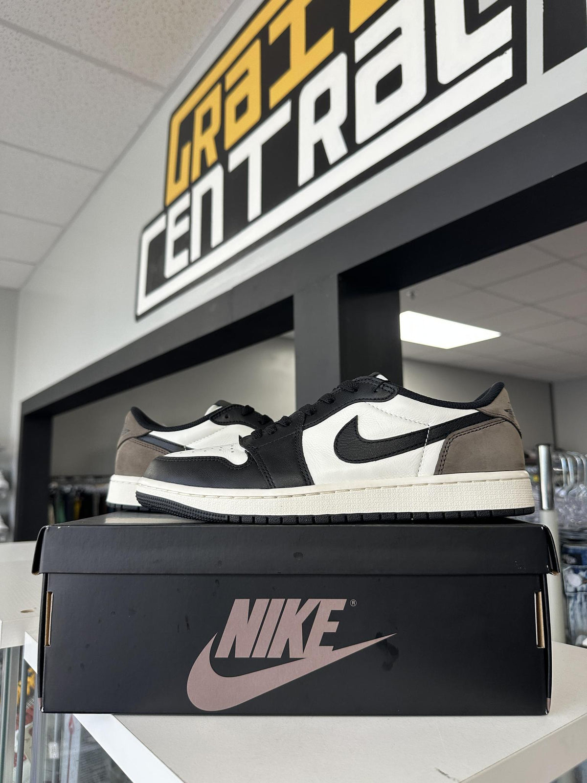 Jordan 1 Low Mocha Used