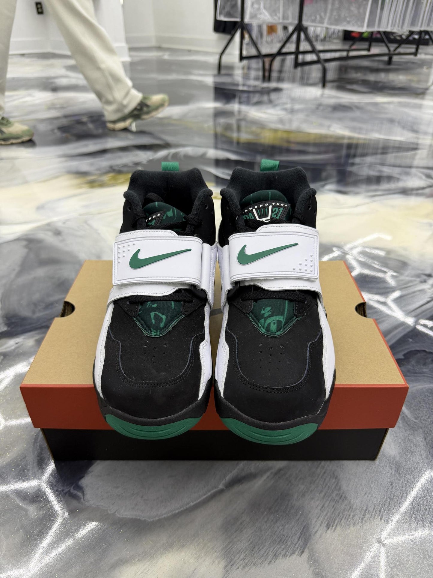 Nike Air Diamond Turf "Emerald" Used Size 11.5
