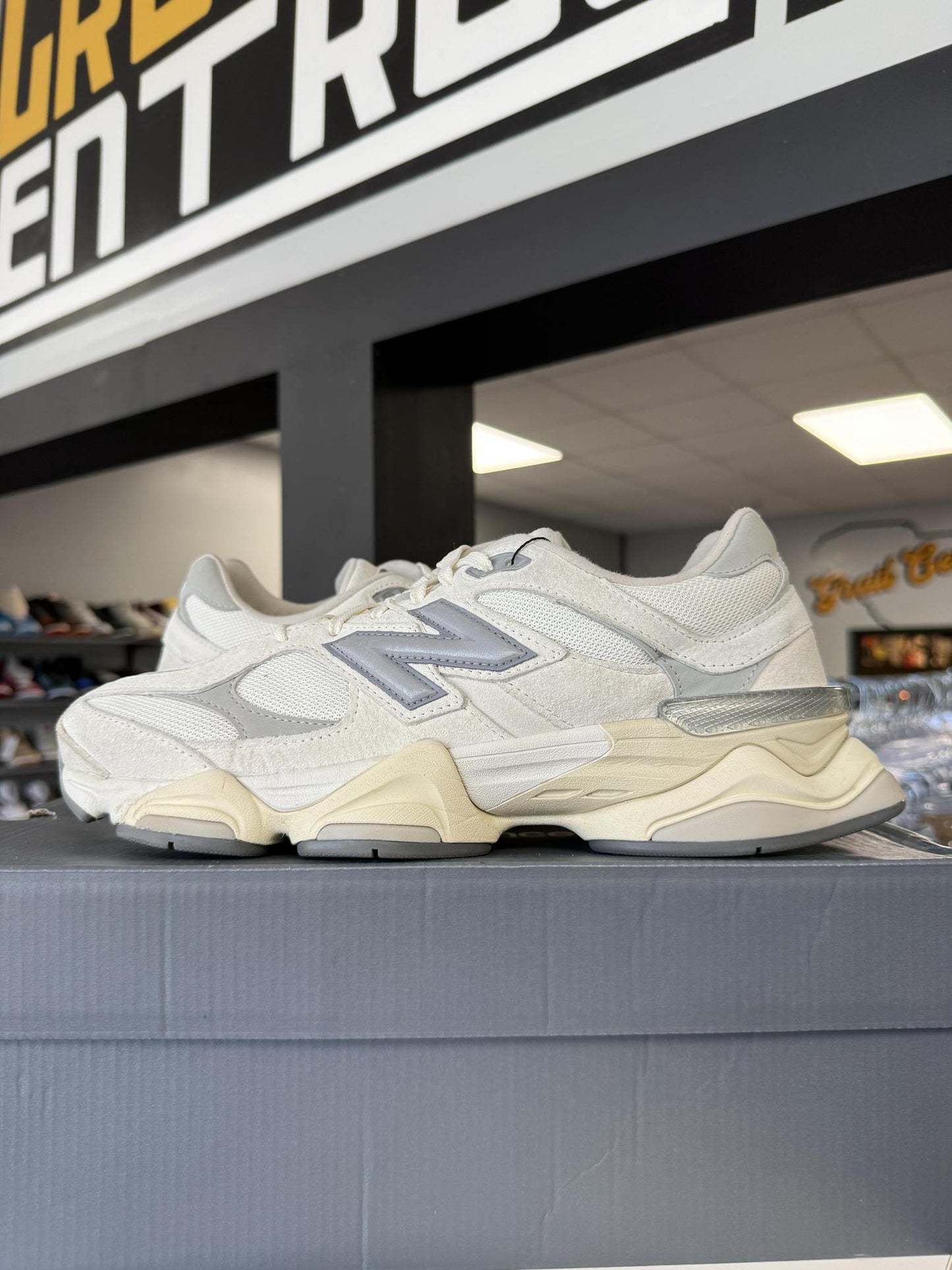 New Balance 9060 "White Grey" Used Size 10.5