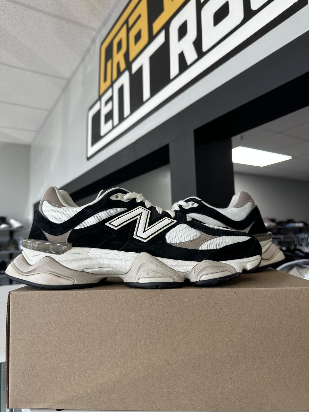 New Balance 9060 Black and White Used