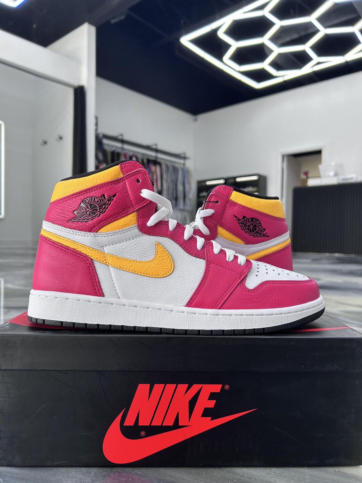 Jordan 1 "Light Fusion Red" Used Size 12