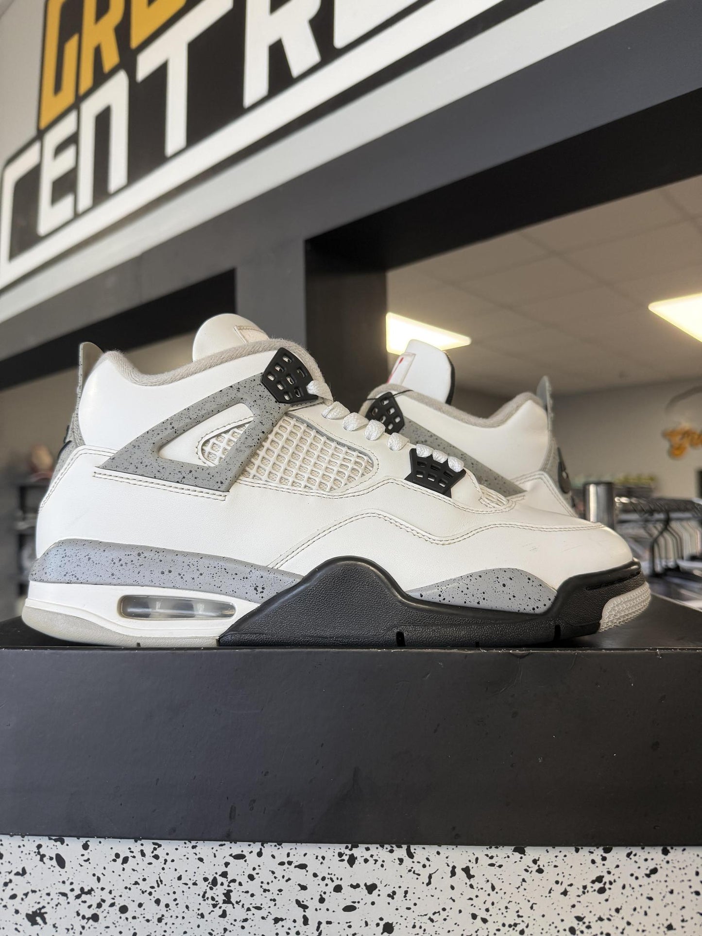 Jordan 4 "White Cement" Used Size 10.5