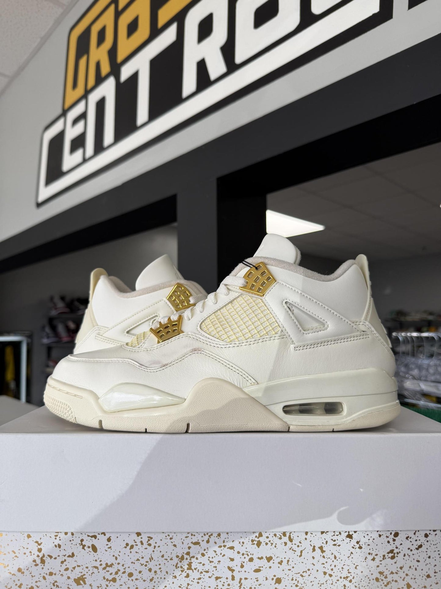 Jordan 4 "Metallic Gold" Used Size 9.5