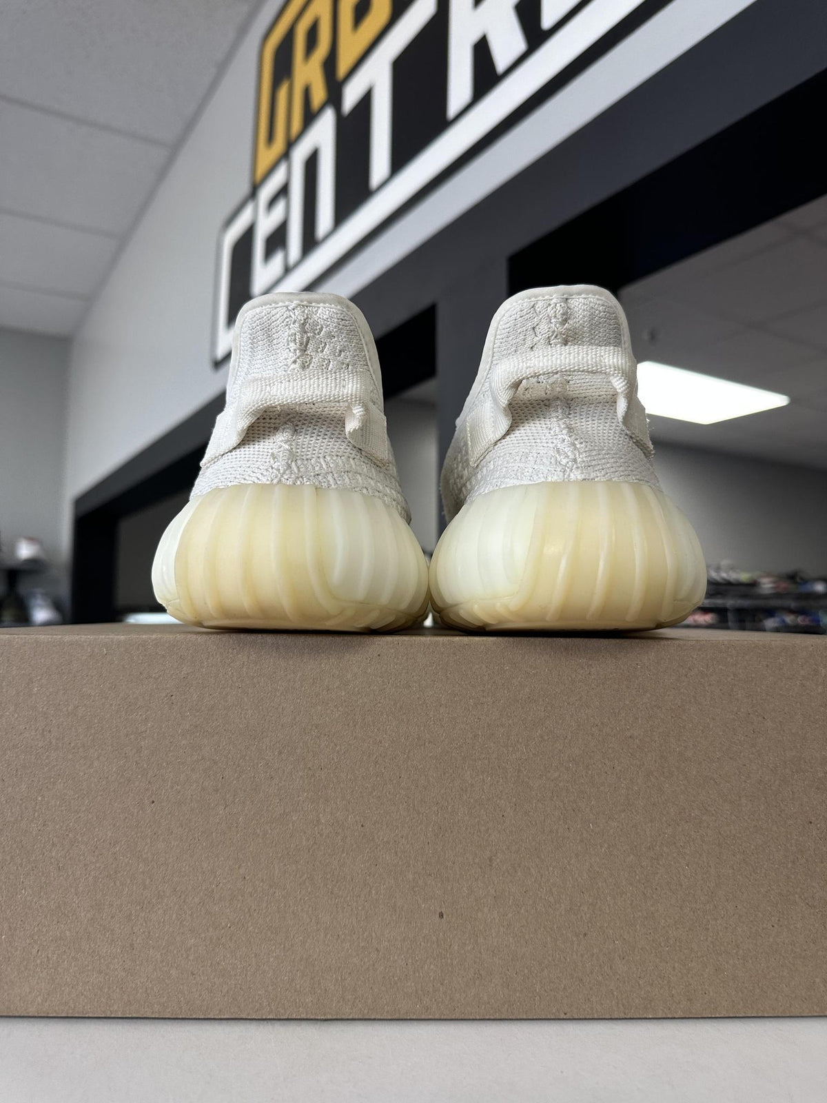 Adidas Yeezy 350 V2 "Bone" Used Size 10