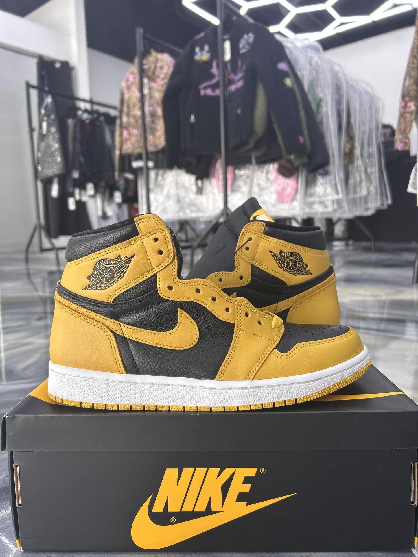 Jordan 1 "Pollen" Used Size 9