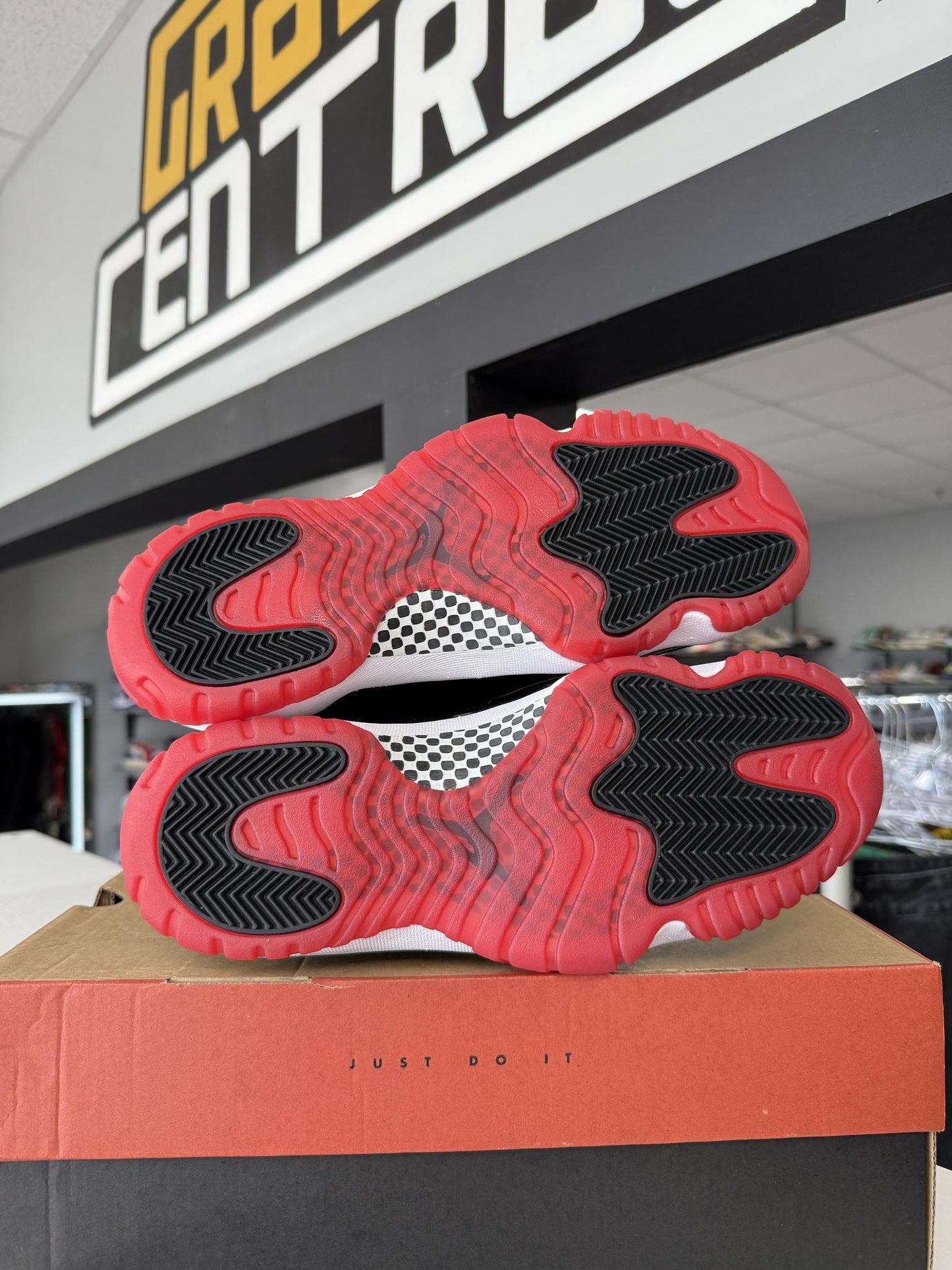 Jordan 11 "Bred" Used Size 8.5