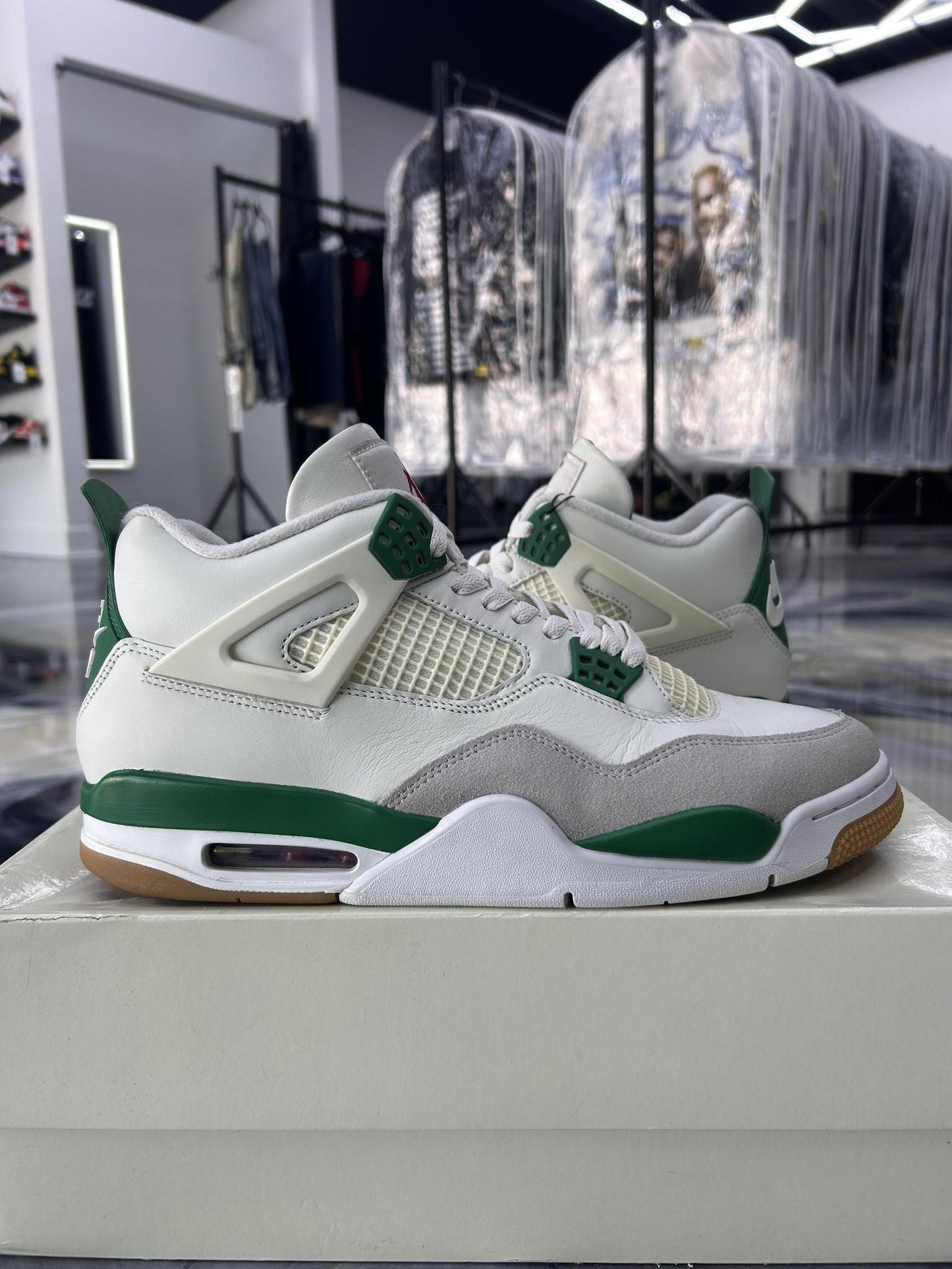 Jordan 4 SB "Pine Green" Used Size 12