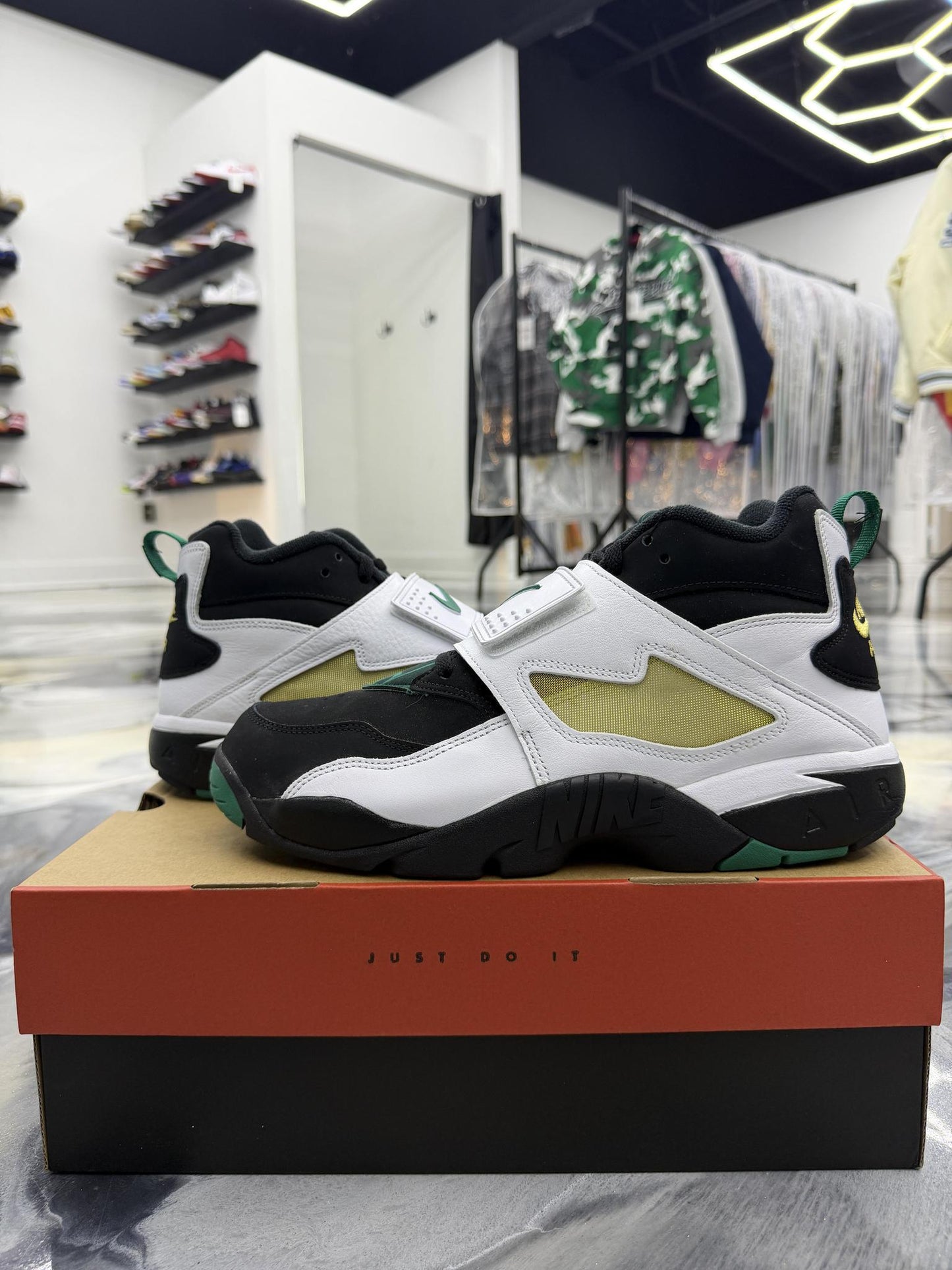 Nike Air Diamond Turf "Emerald" Used Size 11.5