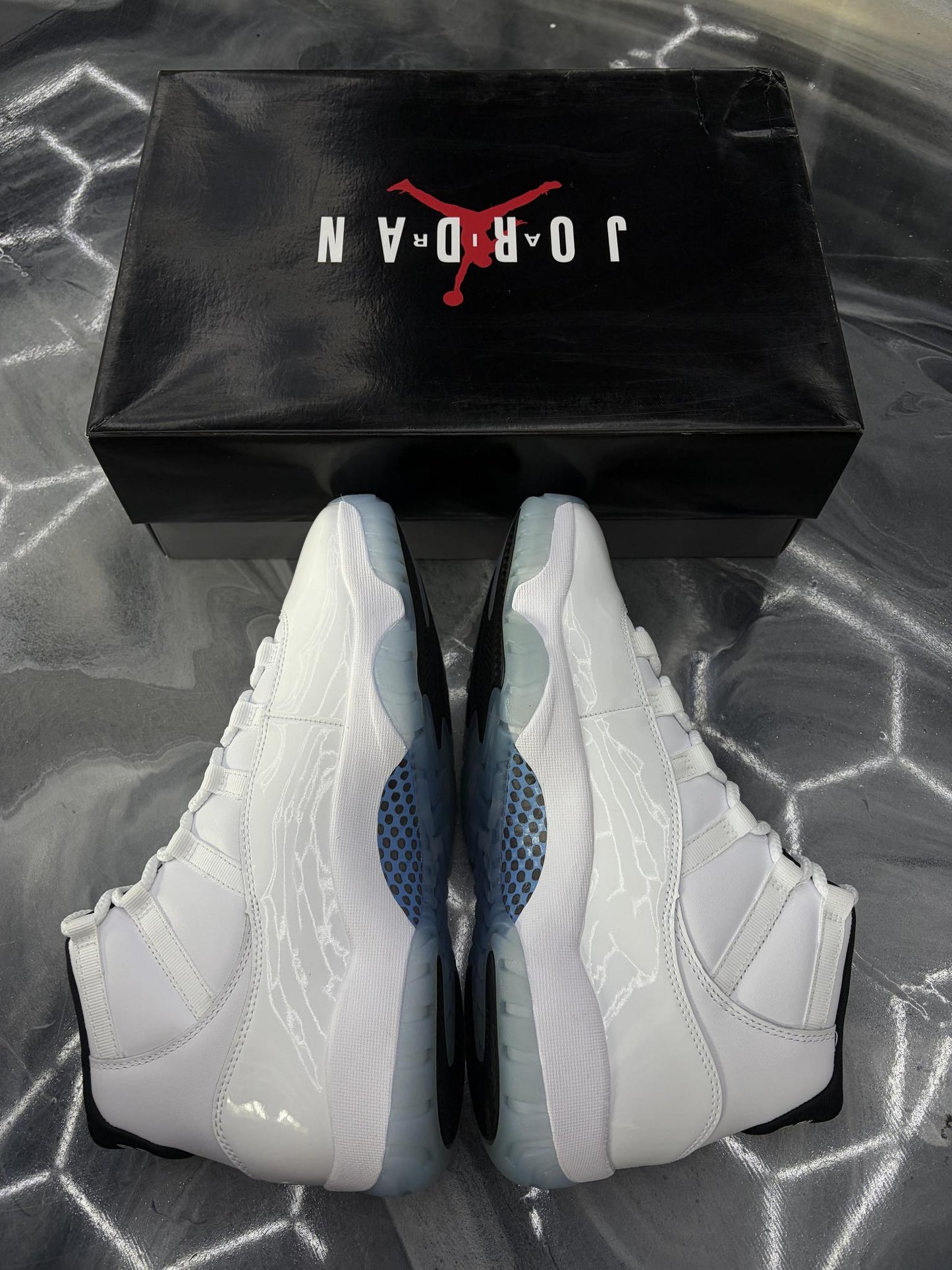 Jordan 11 "Legend Blue" Used Size 10.5