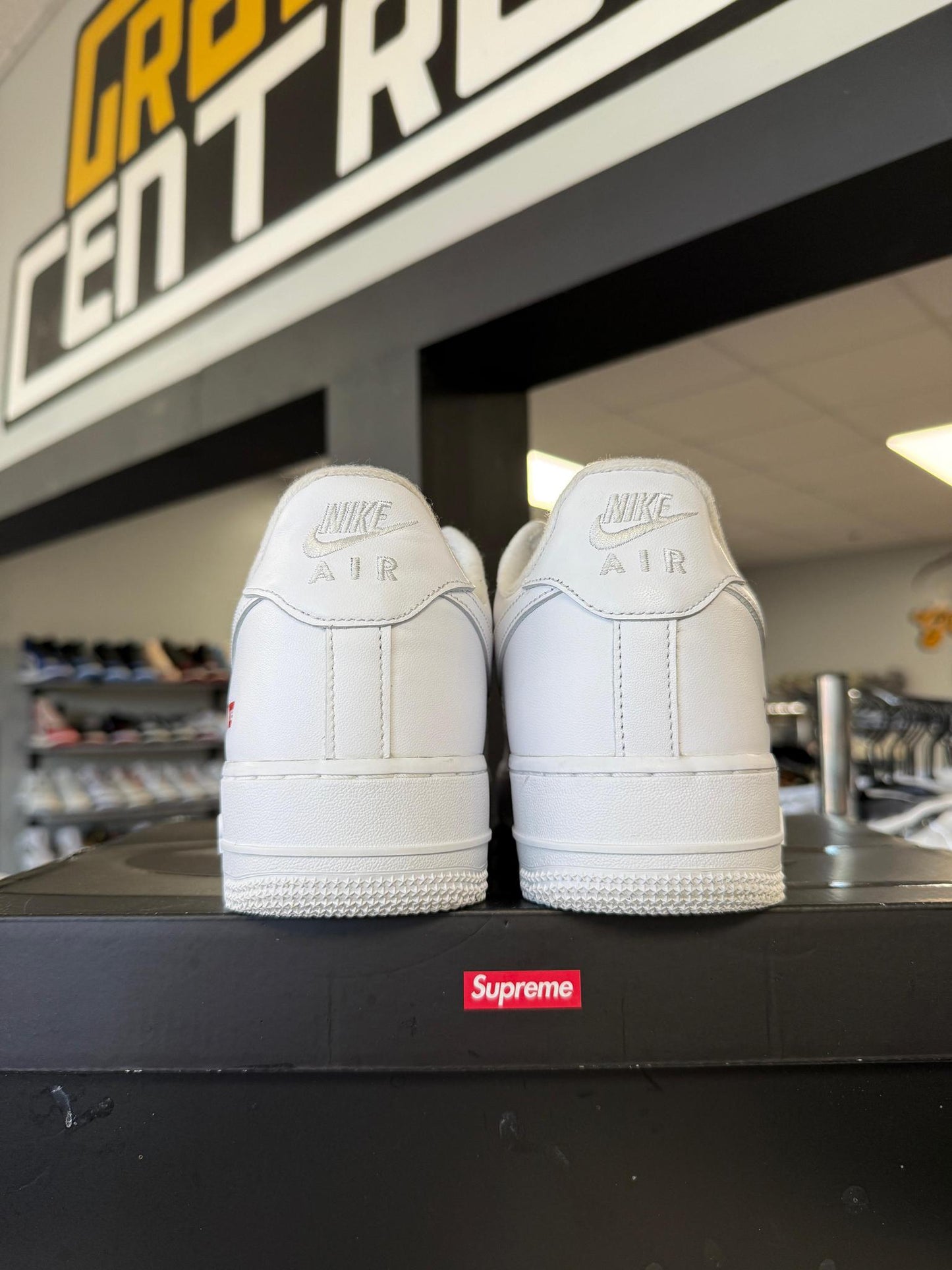 Air Force 1 Low x Supreme "White" Used Size 10