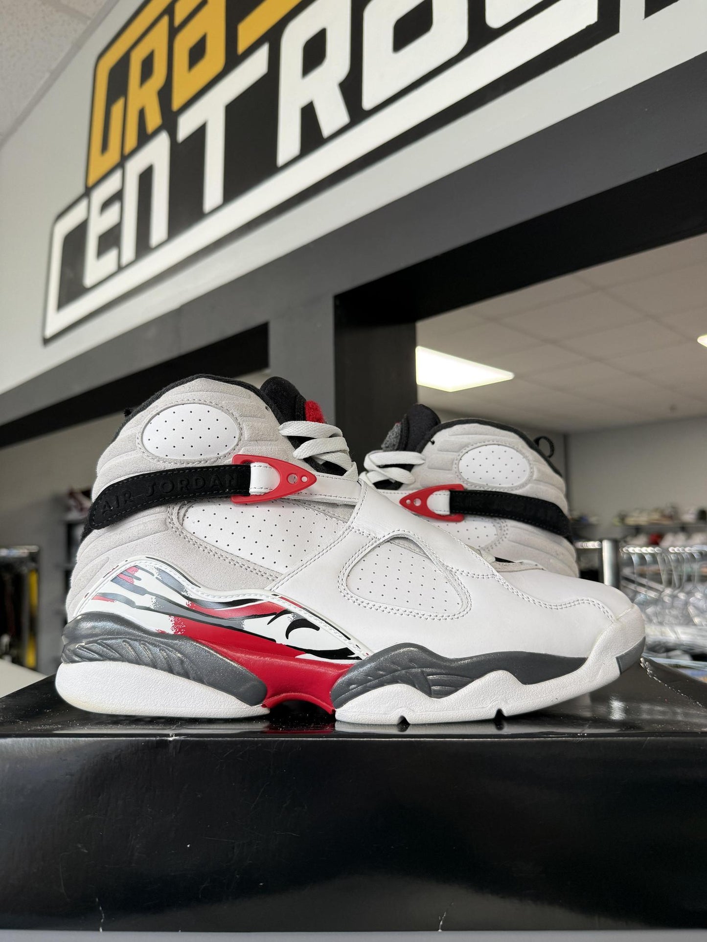 Jordan 8 "Bugs Bunny" Used Size 9.5