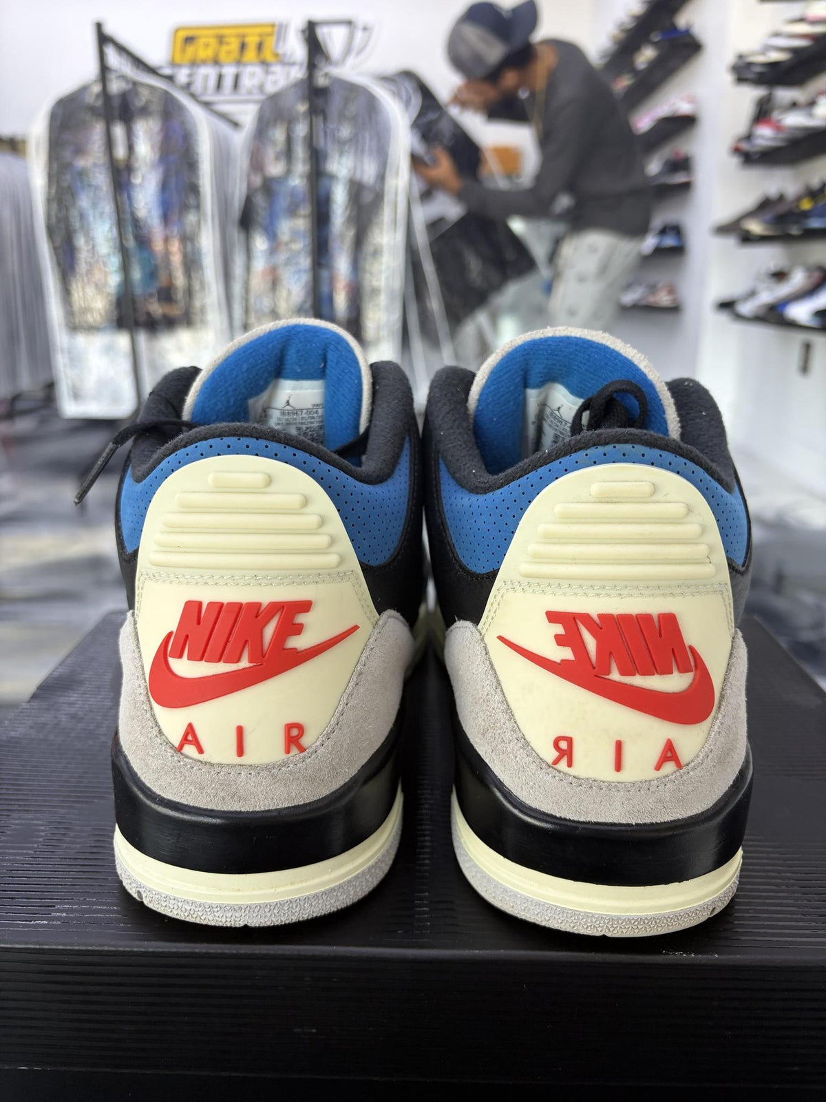 Jordan 4 "Rare Air" Used Size 9
