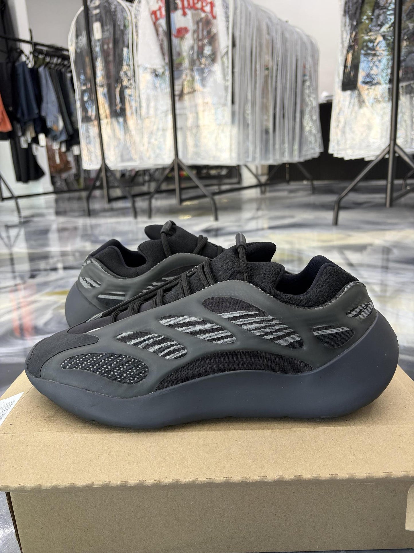 Yeezy 700 V3 "Dark Glow" Used Size 14