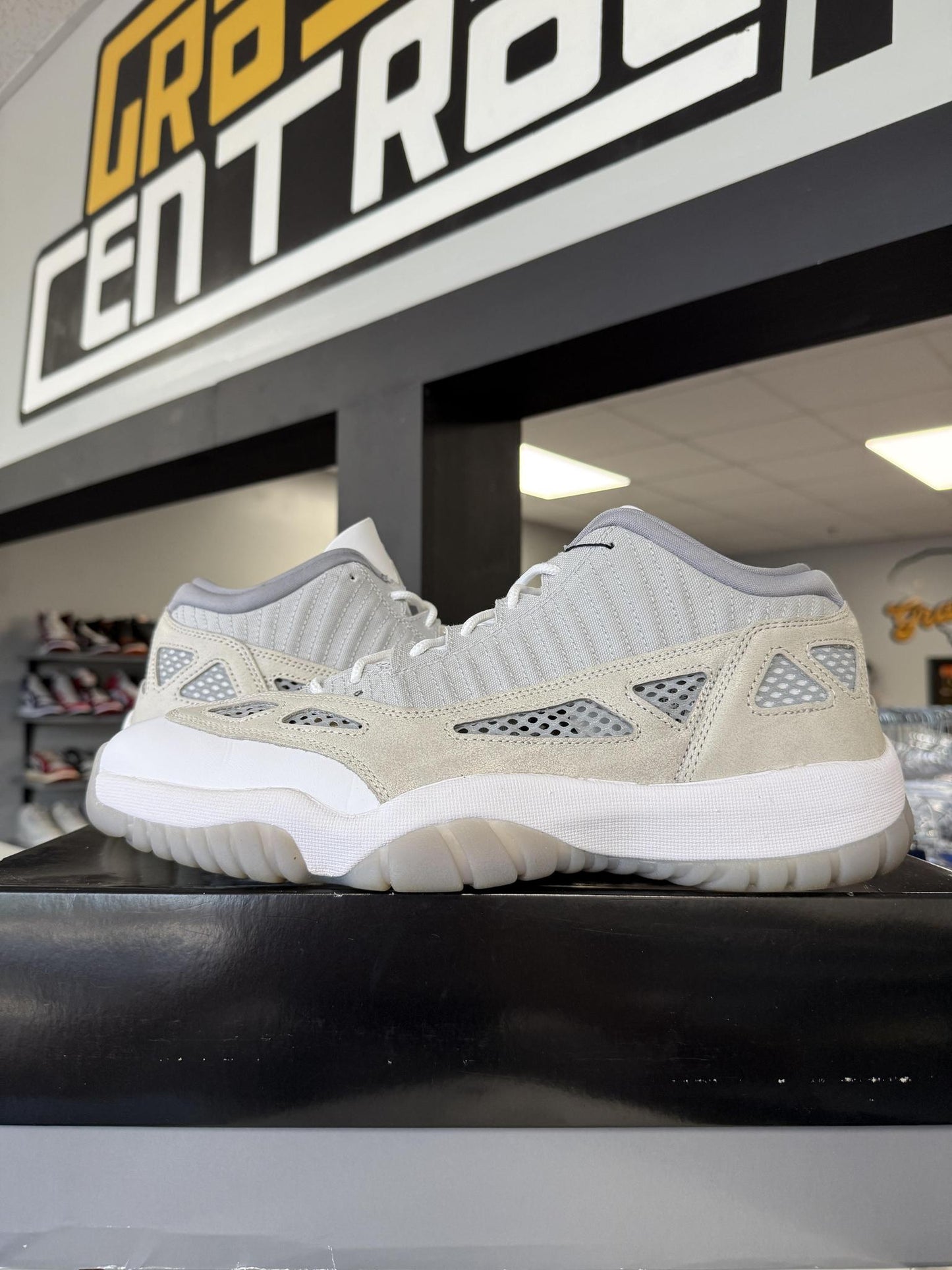 Jordan 11 Low IE "Grey" Used Size 13