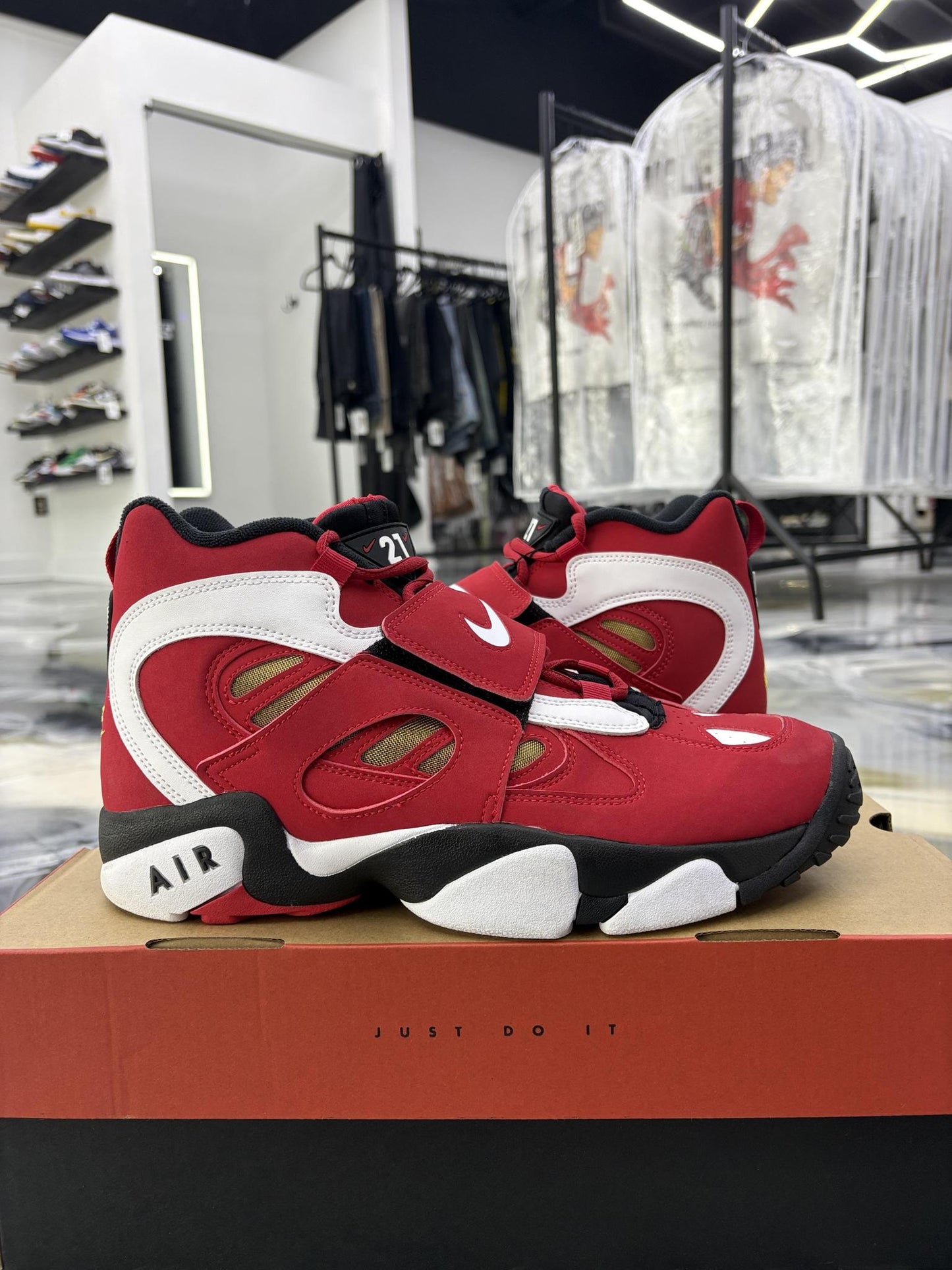 Nike Air Diamond Turf 2 "Red Gold" Used Size 11.5