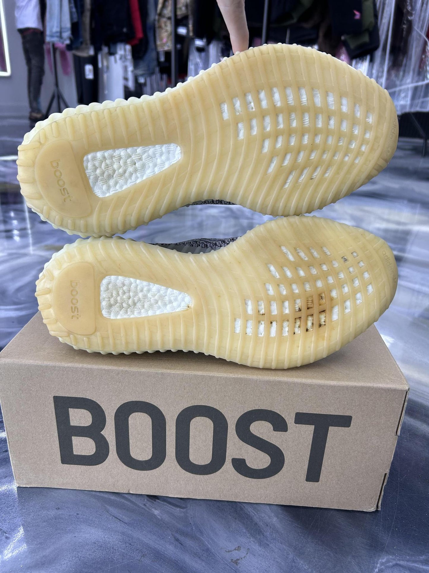 Adidas Yeezy 350 "Ash Pearl" Used Size 10