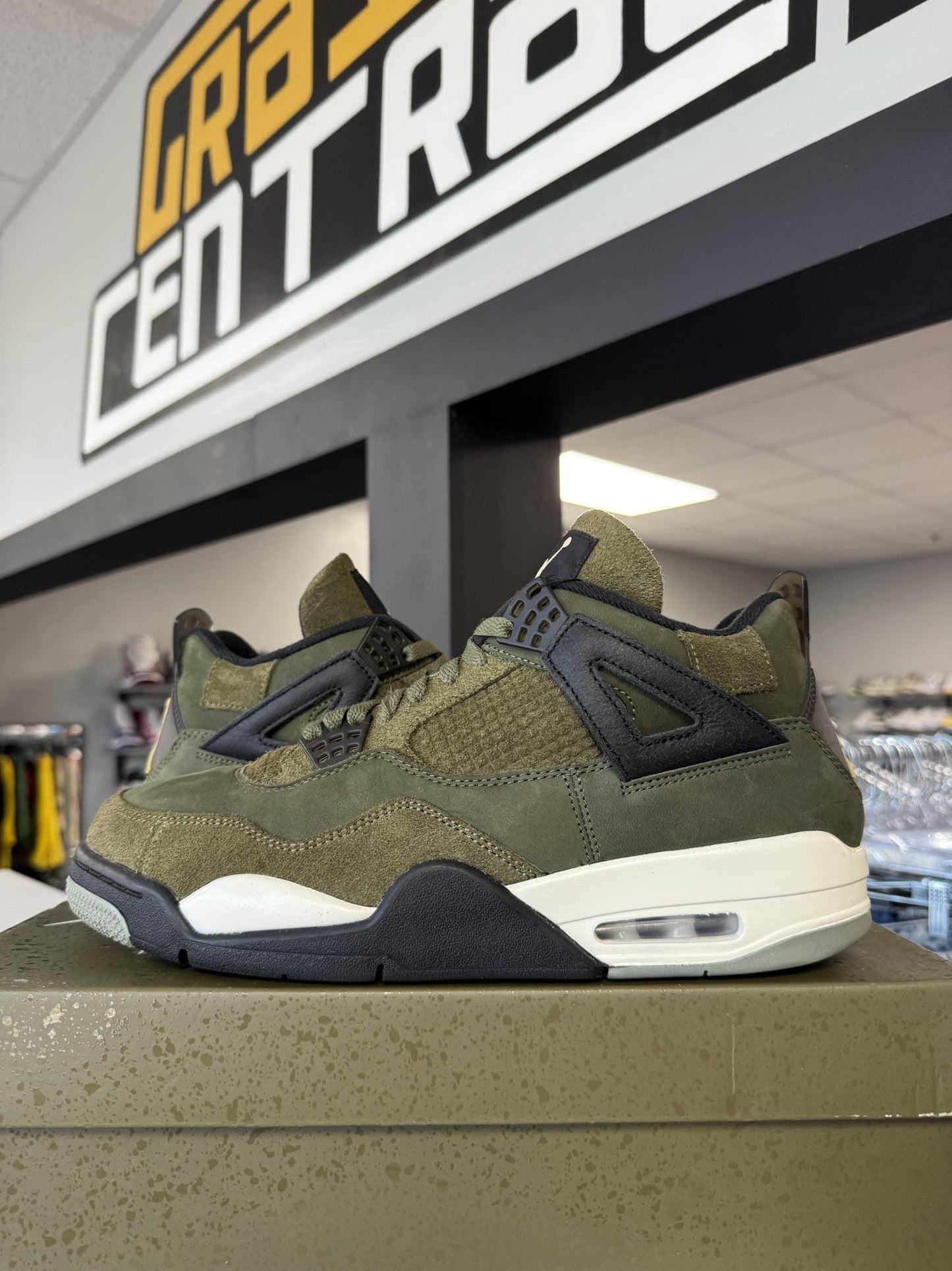 Jordan 4 "Craft Olive" Used Size 10.5
