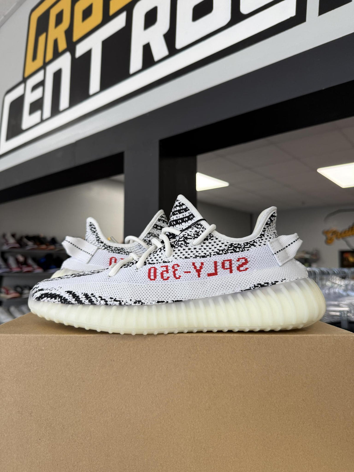 Adidas Yeezy 350 V2 "Zebra" Used Size 7.5