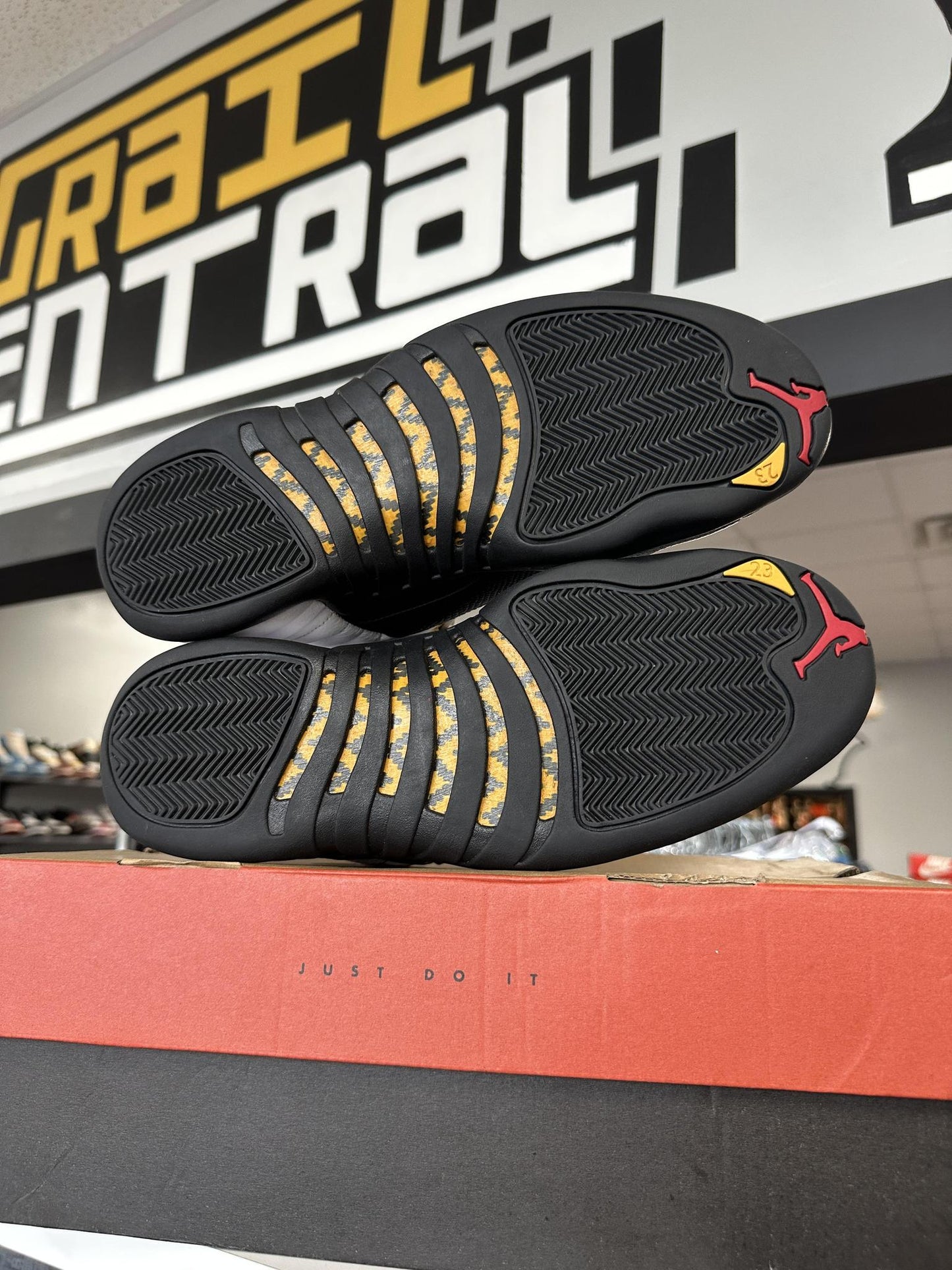 Jordan 12 "Taxi" Size 11