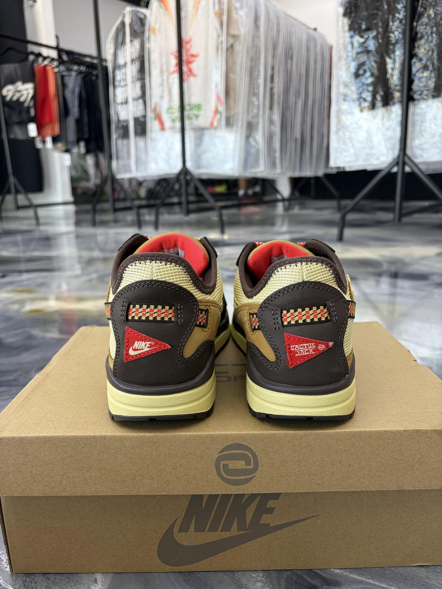 Nike Air Max 1 X Travis Scott "Brown" Used Size 9