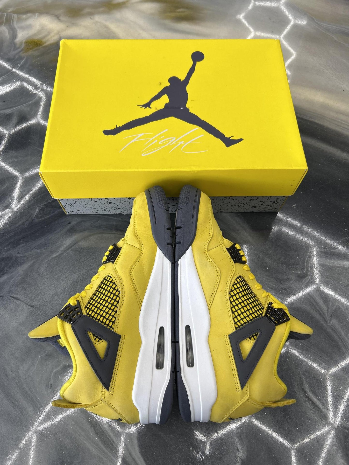 Jordan 4 "Lightning" Used Size 9