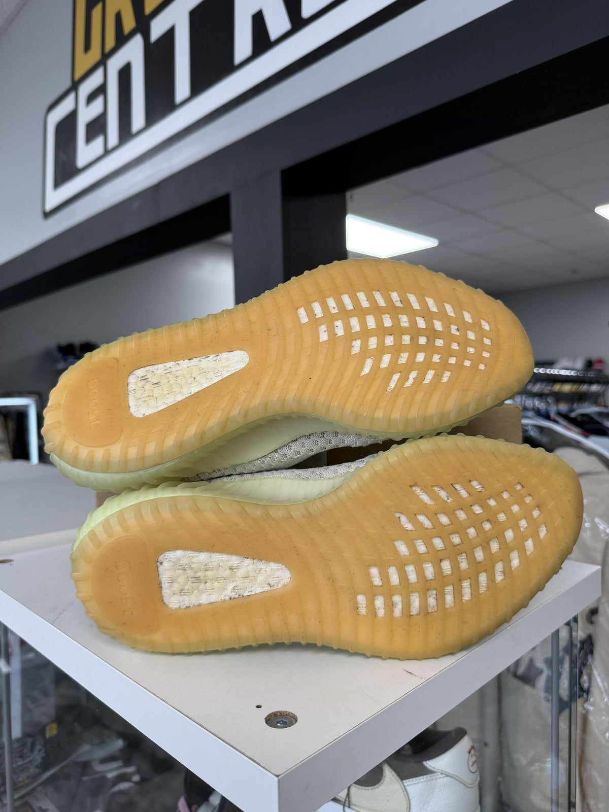 Yeezy 350 V2 "Hyperspace" Used Size 8.5