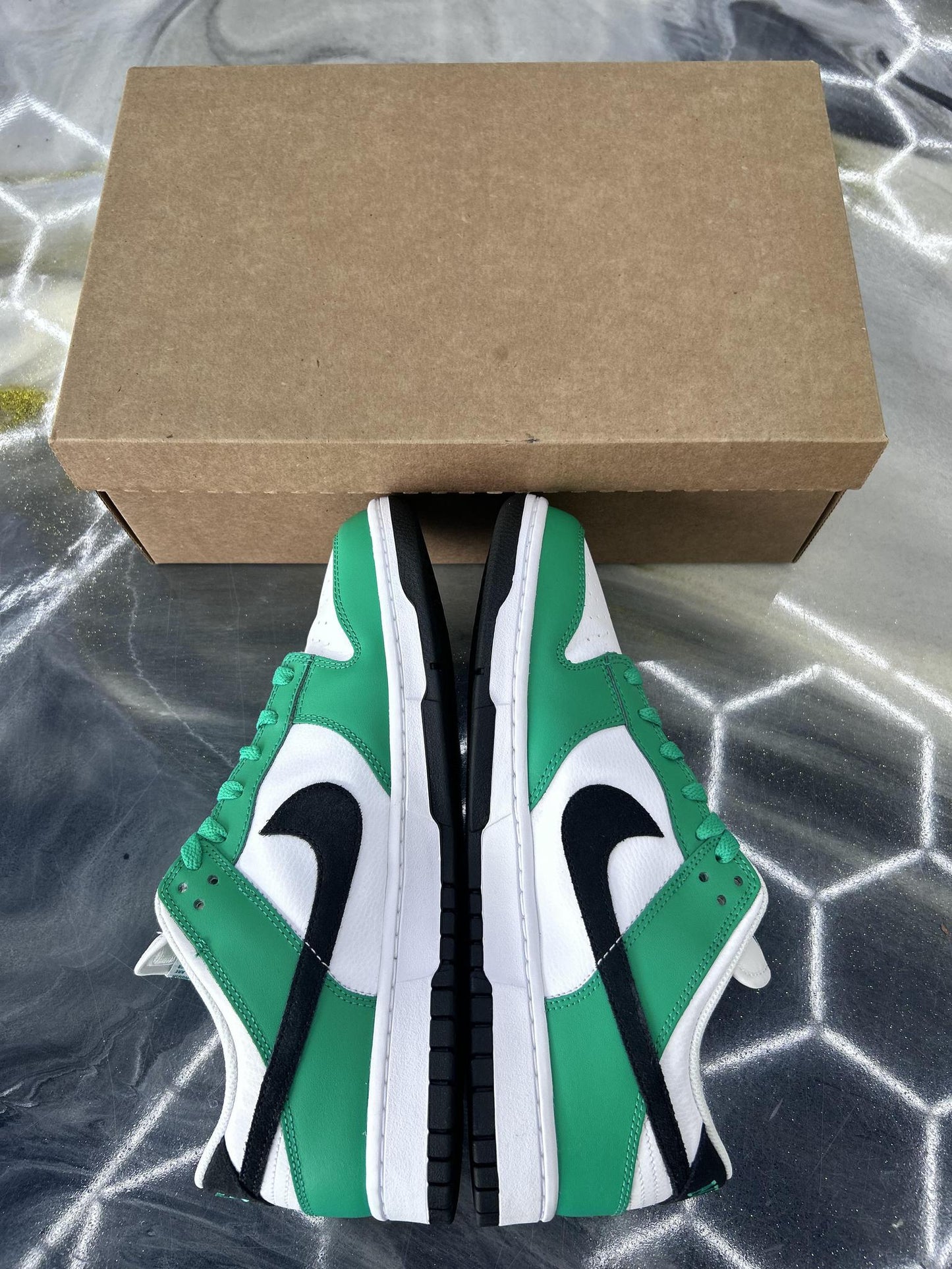 Nike Dunk Low "Lucky Green" Used Size 10.5