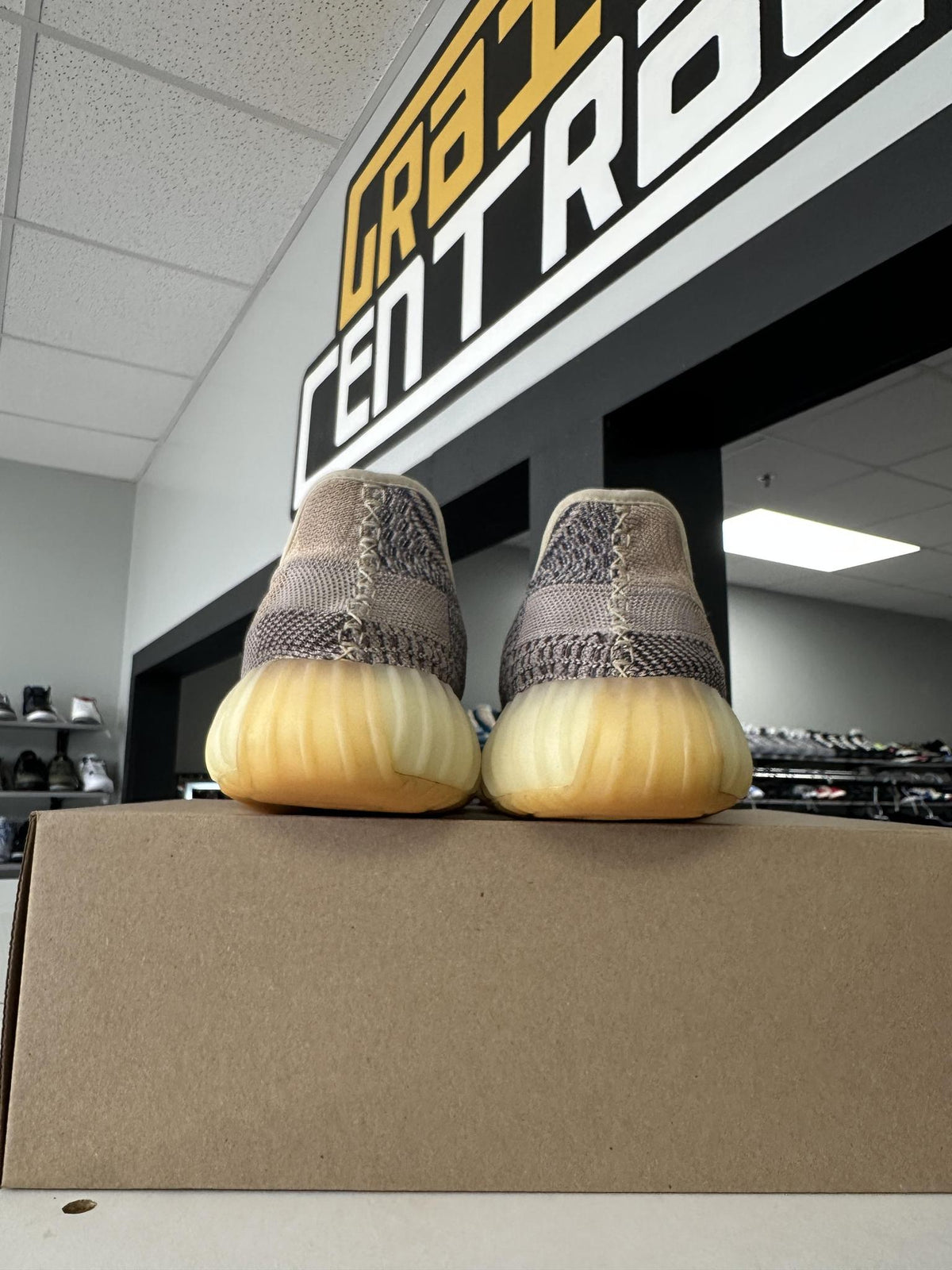 Yeezy 350 "Ash Pearl" Used Size 11.5