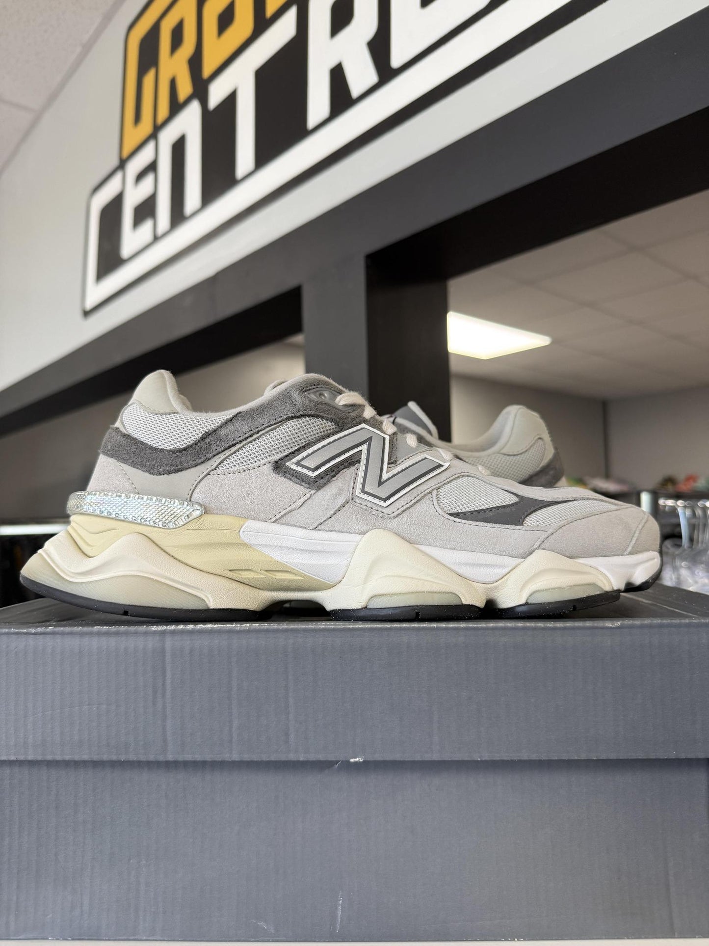 New Balance 9060 "Rain Cloud" Used Size 10.5