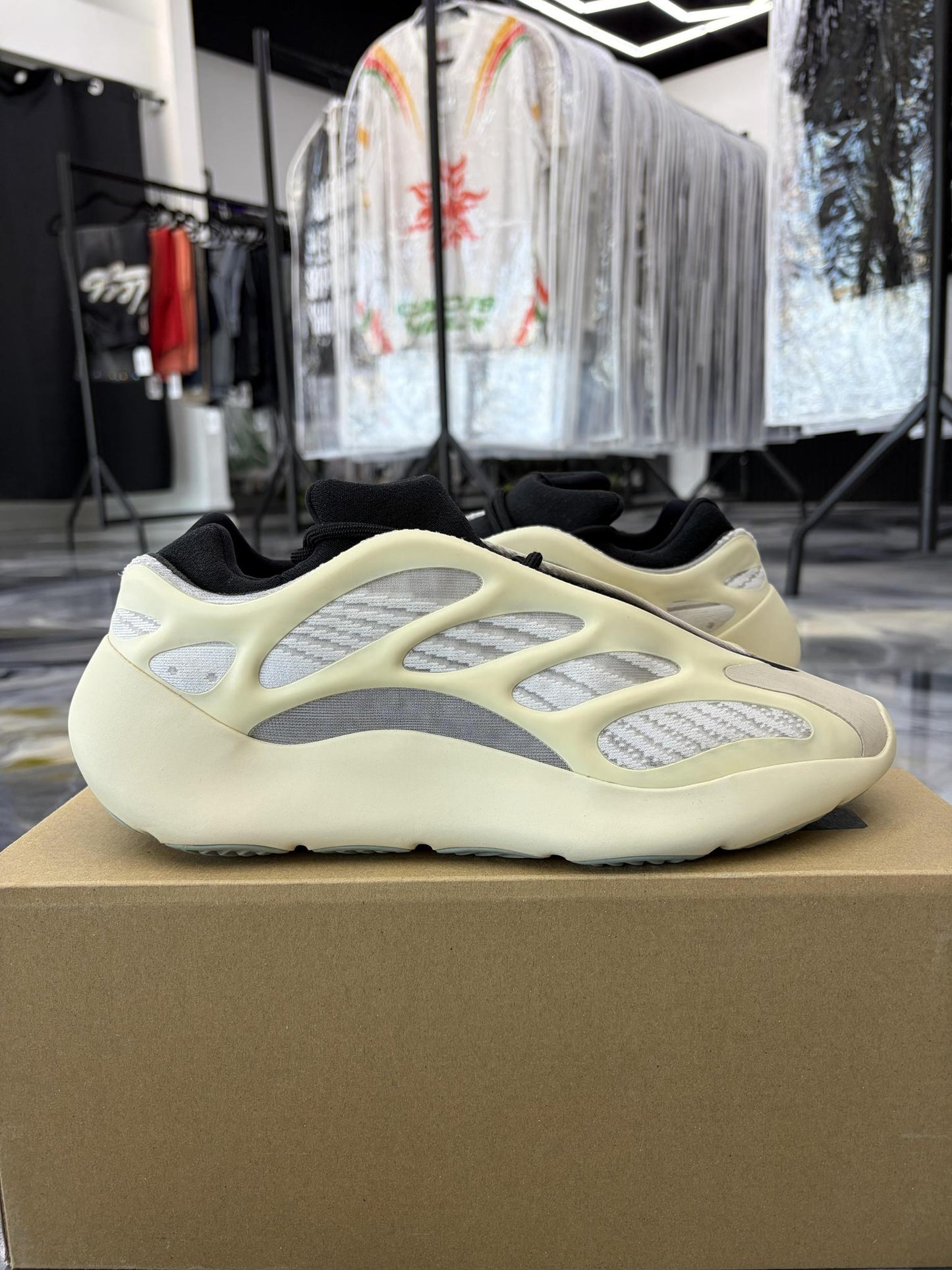 adidas Yeezy 700 "V3 Azael" Used Size 10