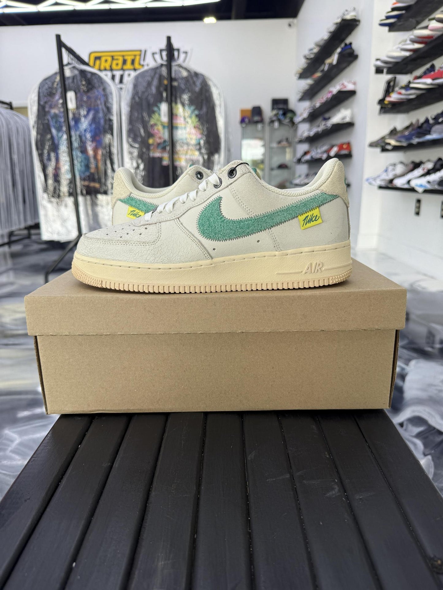 Nike Air Force 1 "Test of Time" Used Size 8.5