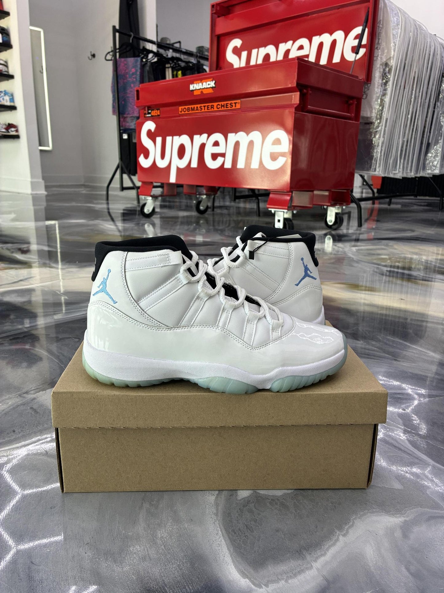 Jordan 11 "Legend Blue" Used Size 9.5