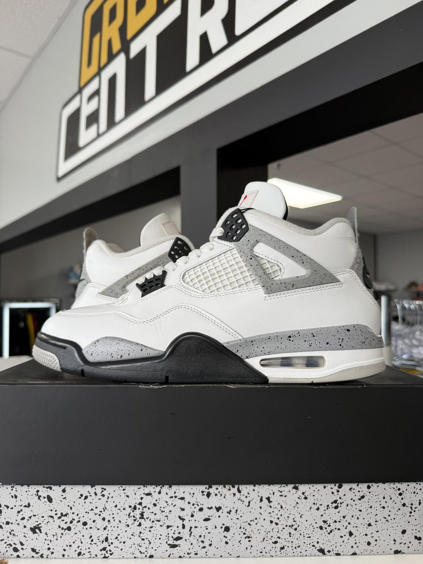Jordan 4 "White Cement" Used Size 10.5