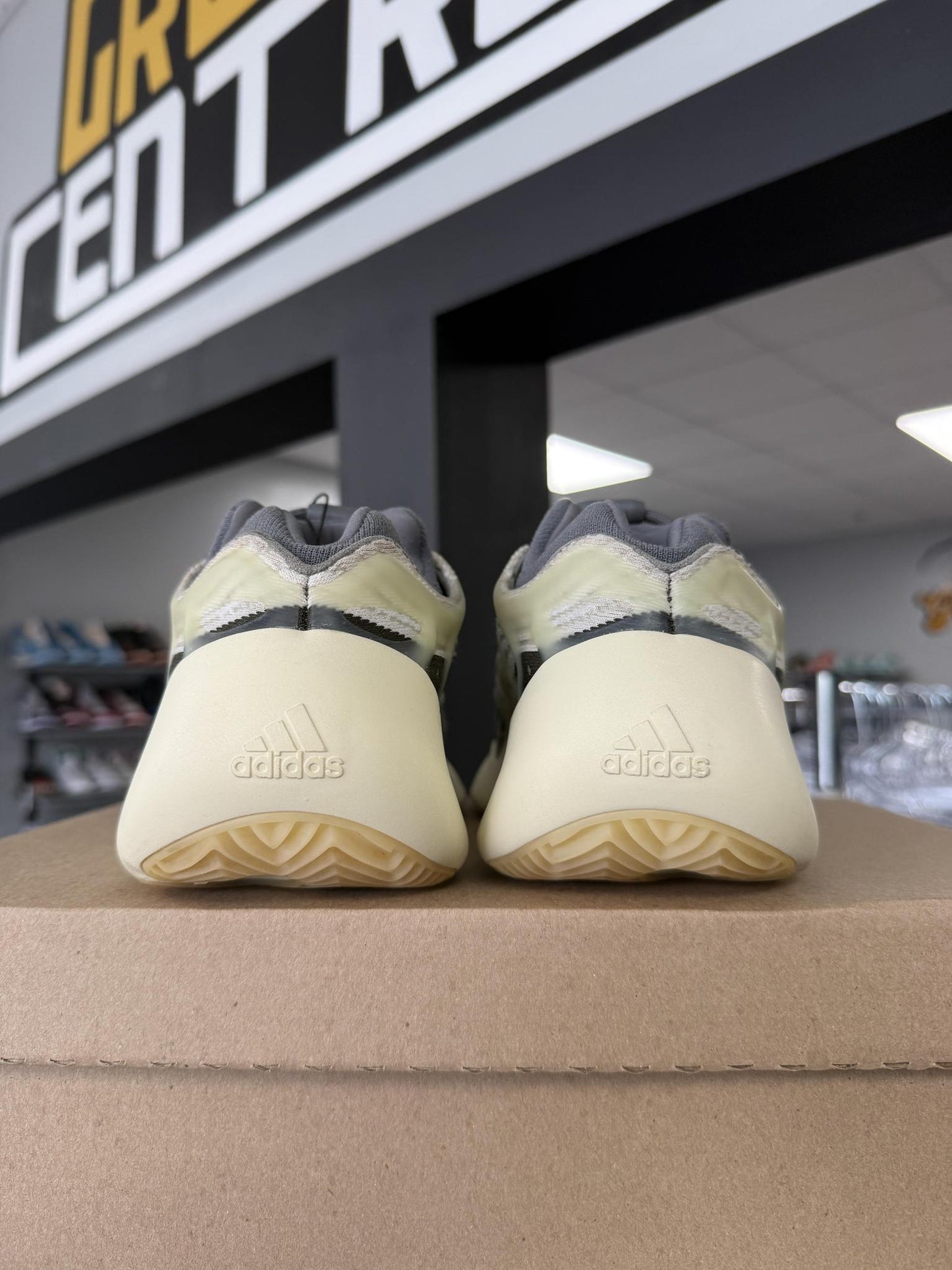 Yeezy 700 V3 "Fade Salt" Used Size 8