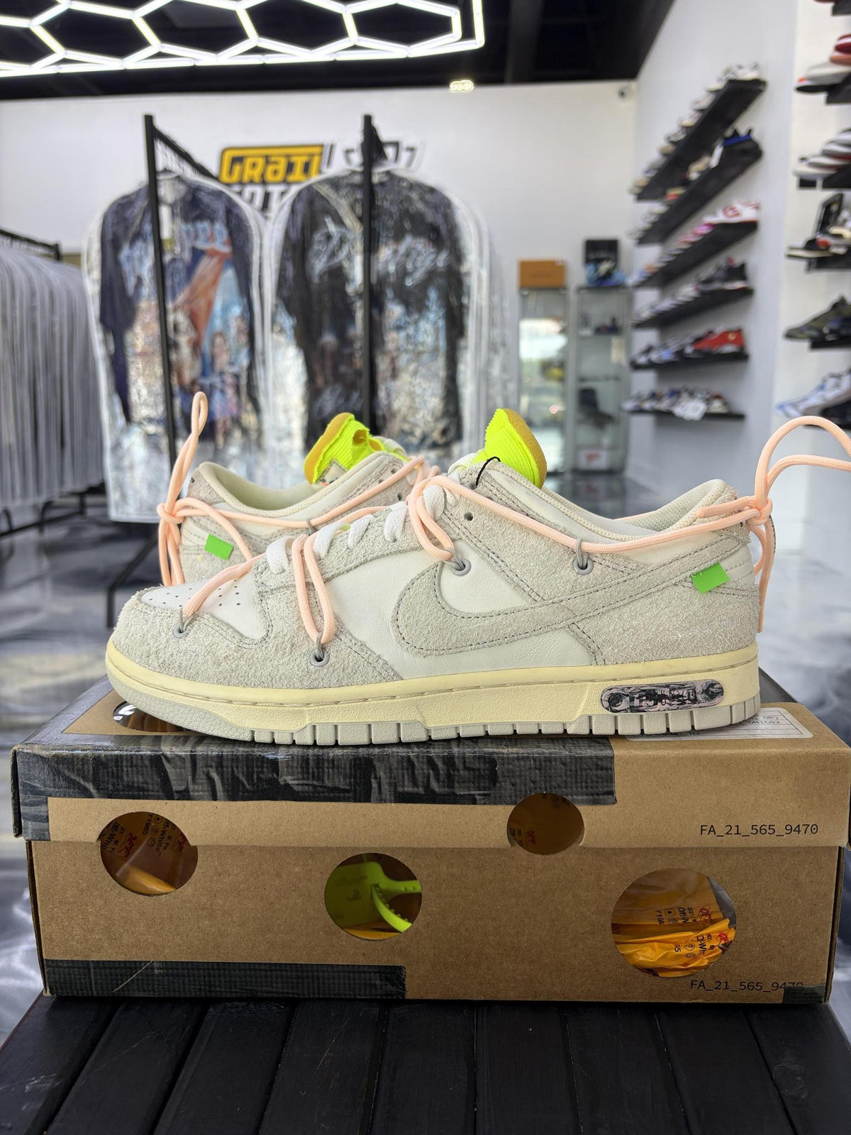 Nike Dunk Low Off White "Lot 12" Used Size 9