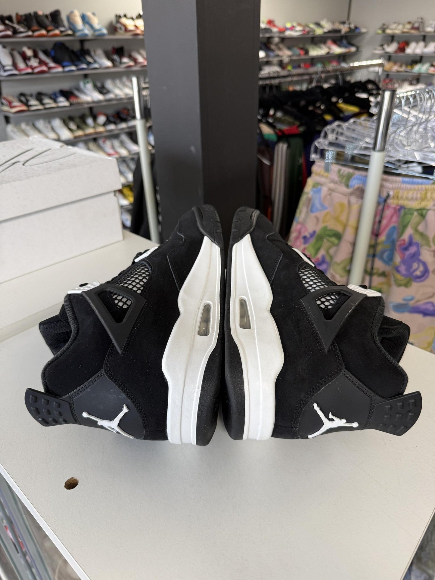 Jordan 4 "White Thunder" Used Size 10.5