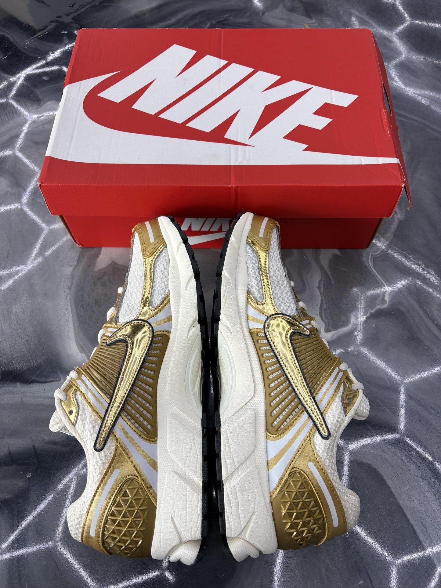 Nike Vomero 5 "Metallic Gold" Used Size 10