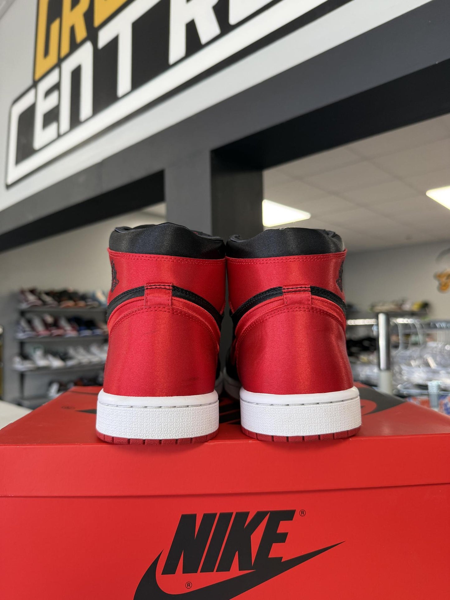 Jordan 1 "Satin Bred" Used Size 7.5