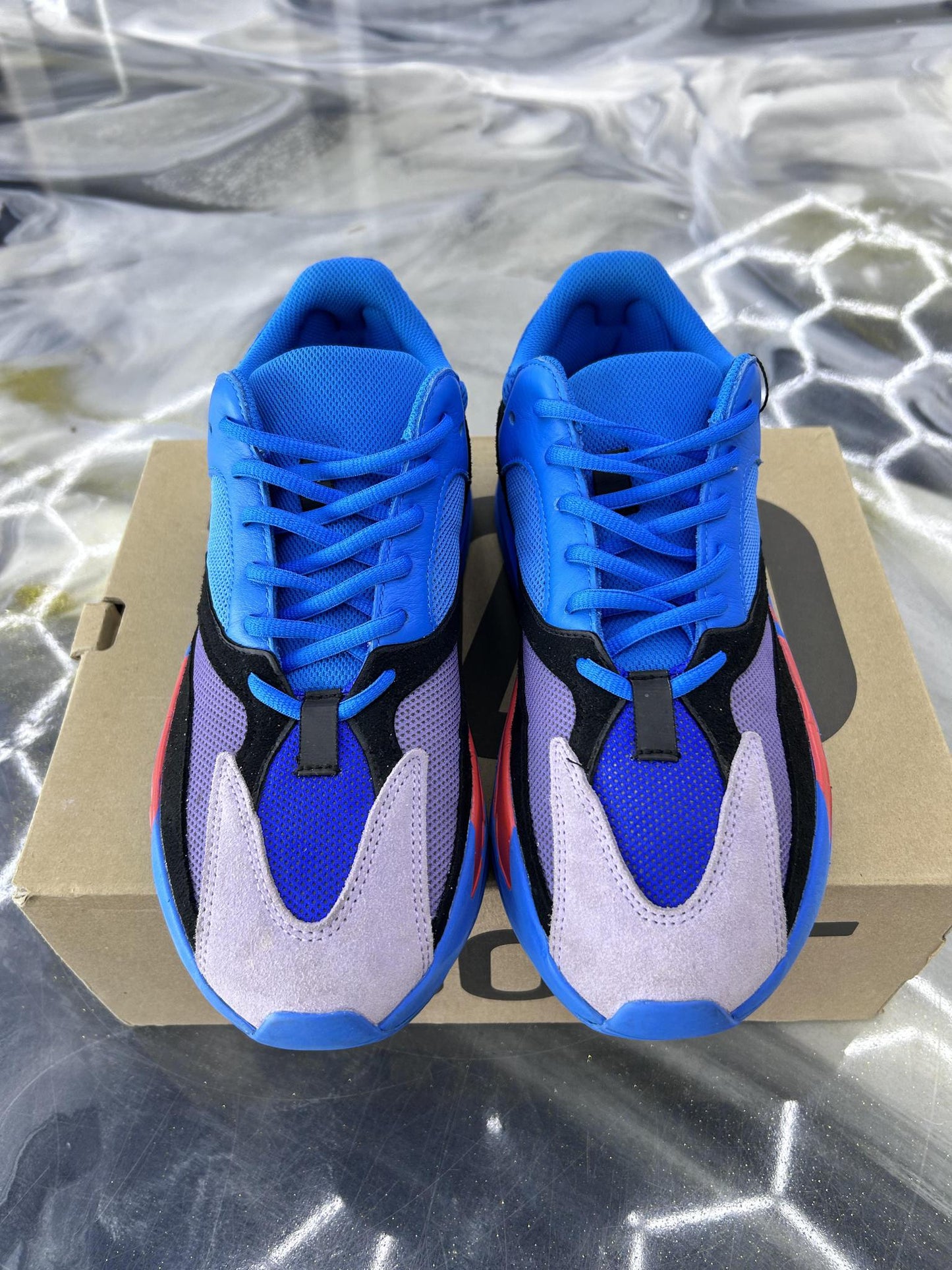 Yeezy 700 "Hi Res Blue" Used Size 10