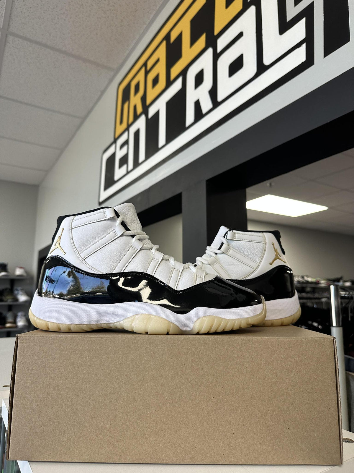 Jordan 11 "Gratitude" Size 10 Used