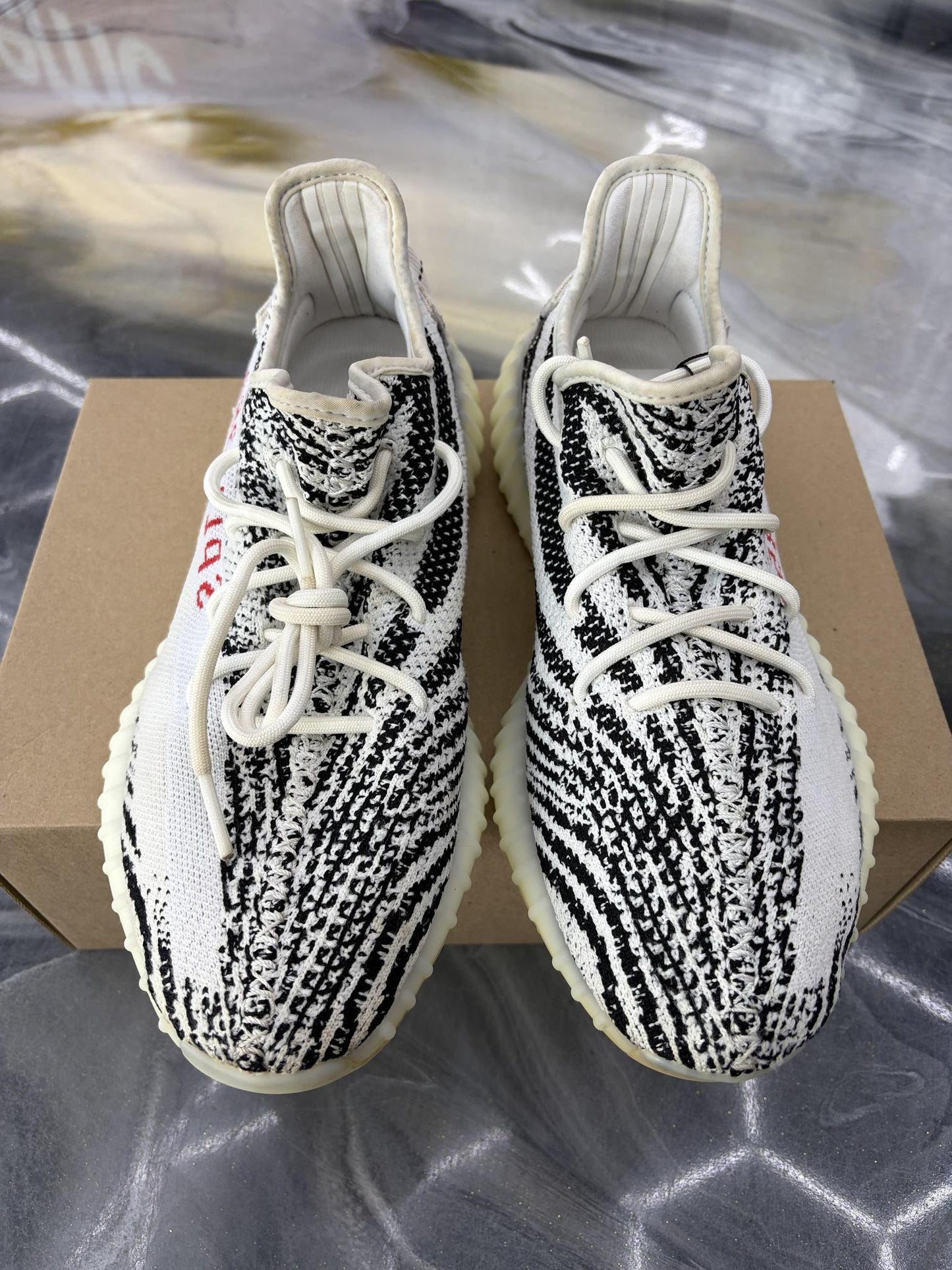 Yeezy 350 V2 "Zebra" Used Size 11
