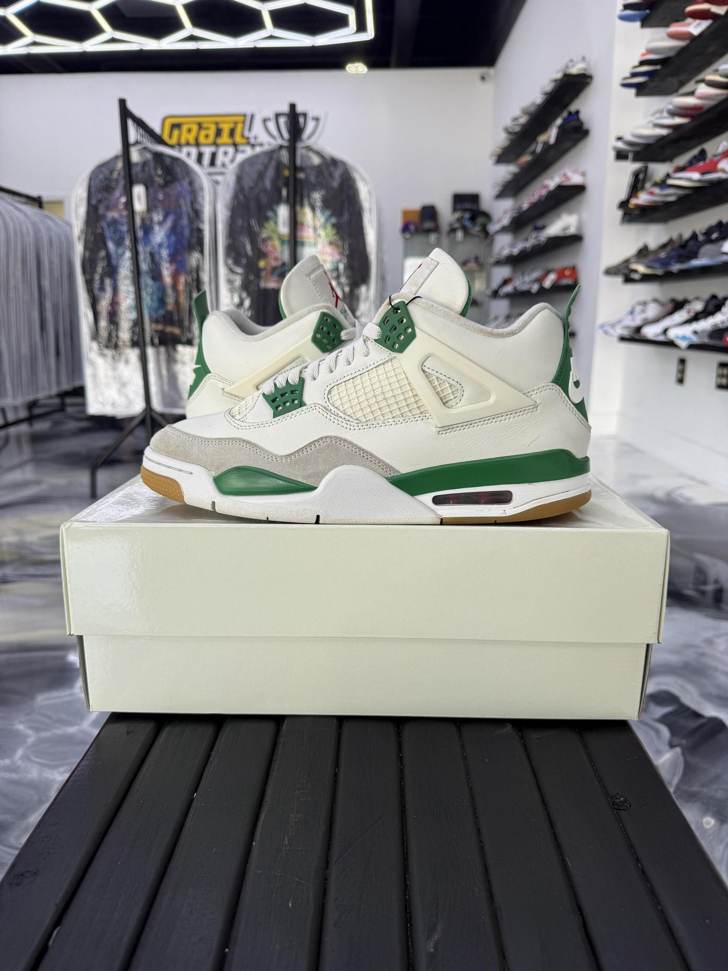 Jordan 4 x Nike SB "Pine Green" Used Size 10.5