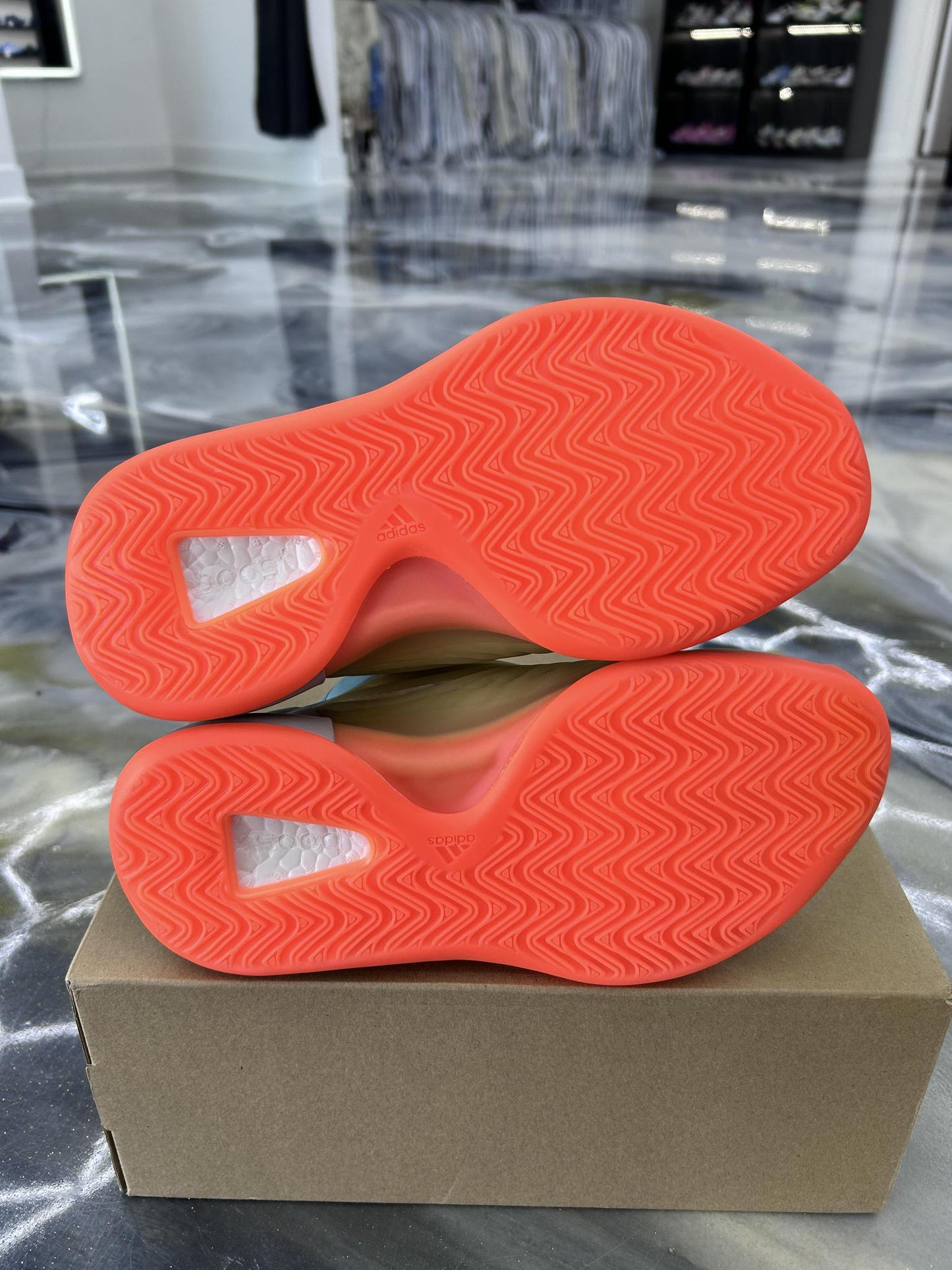 Yeezy QNTM "Hi Res Coral" Size 6Y/7.5W