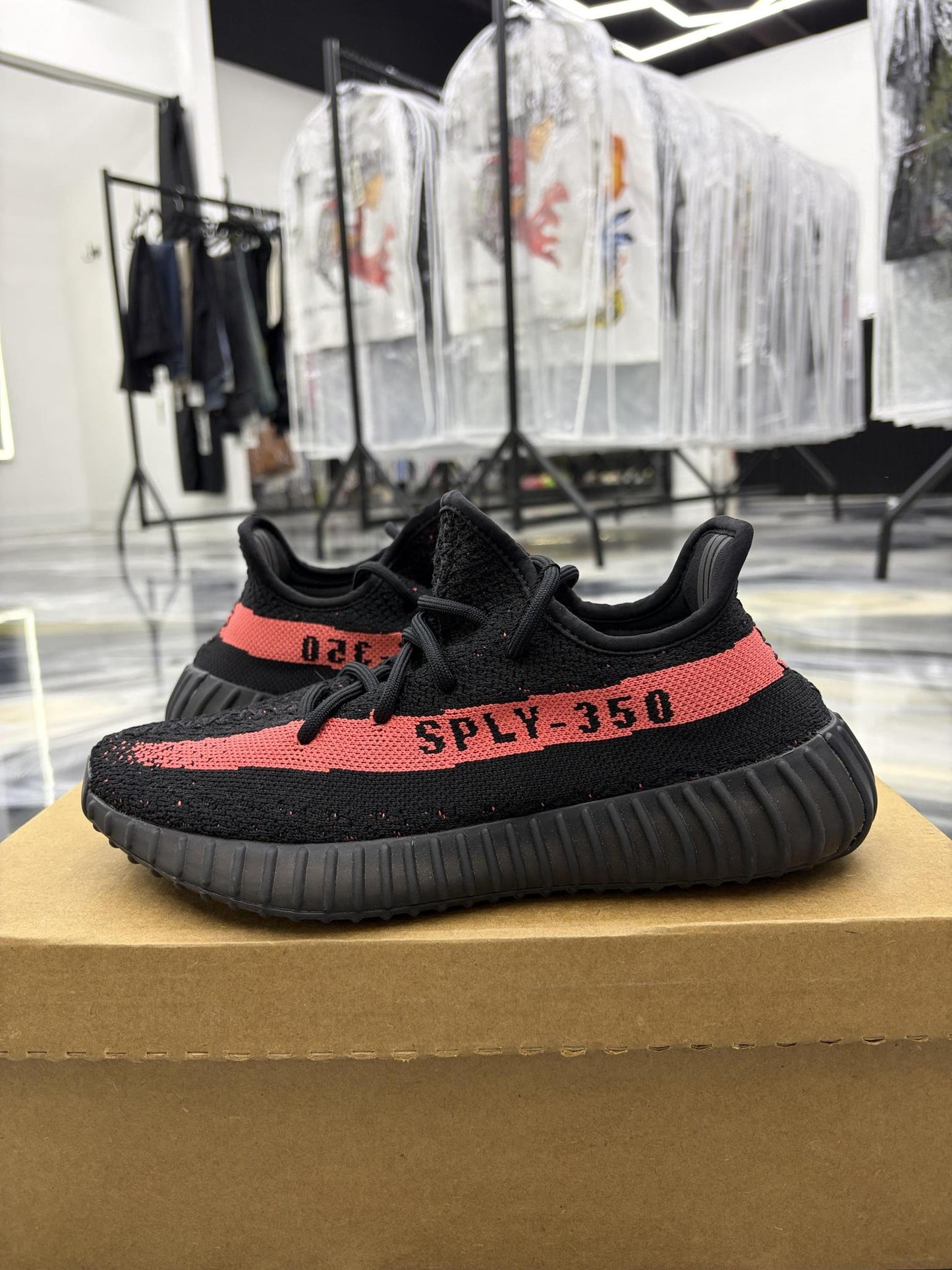 Yeezy 350 "Core Red" Used Size 6.5Y/8W