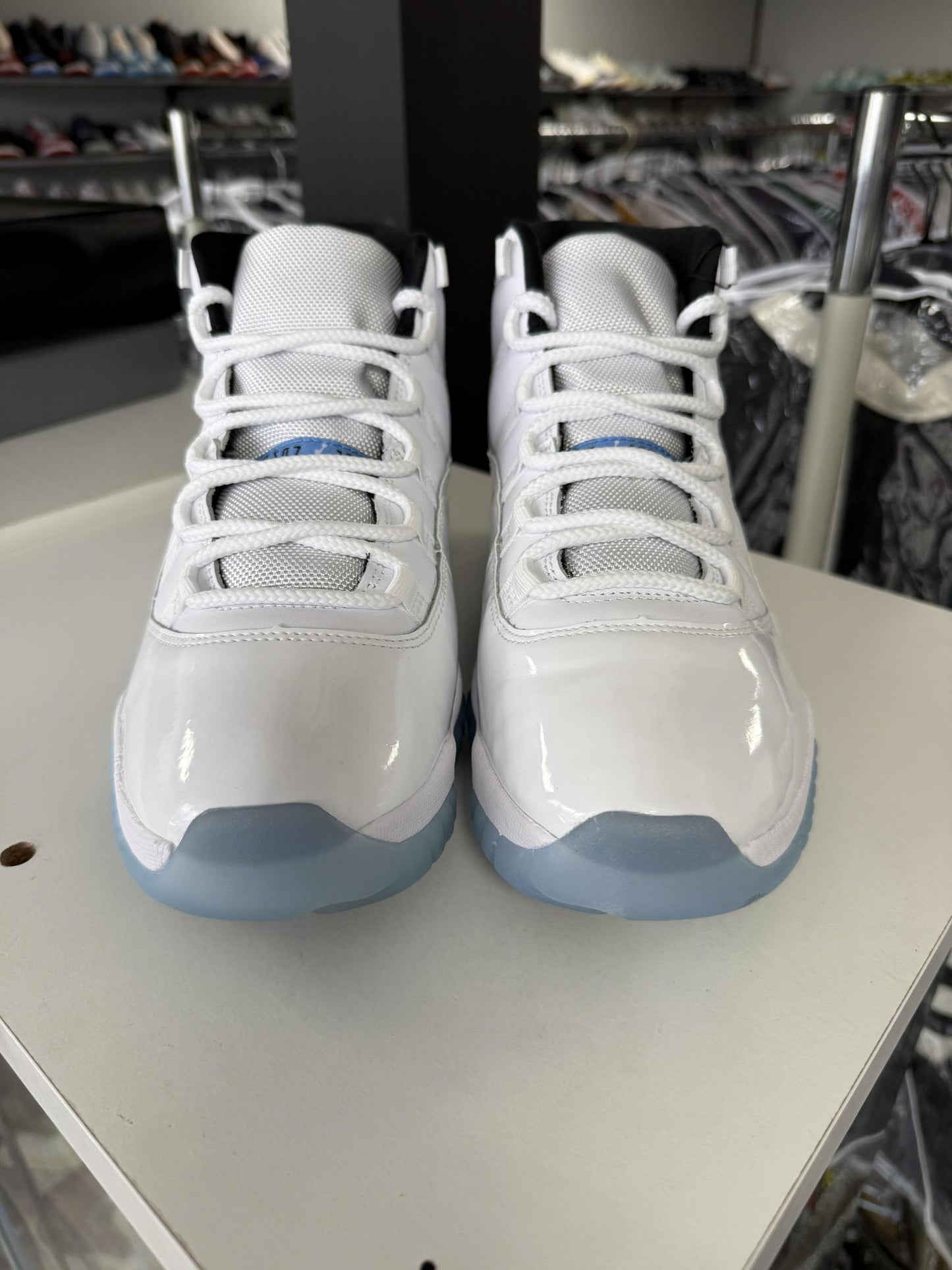 Jordan 11 "Legend Blue" Used Size 9.5