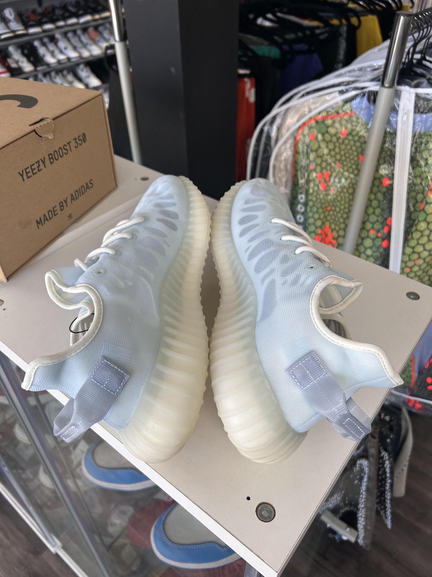 Yeezy 350 V2 "Mono Ice" Used Size 10.5