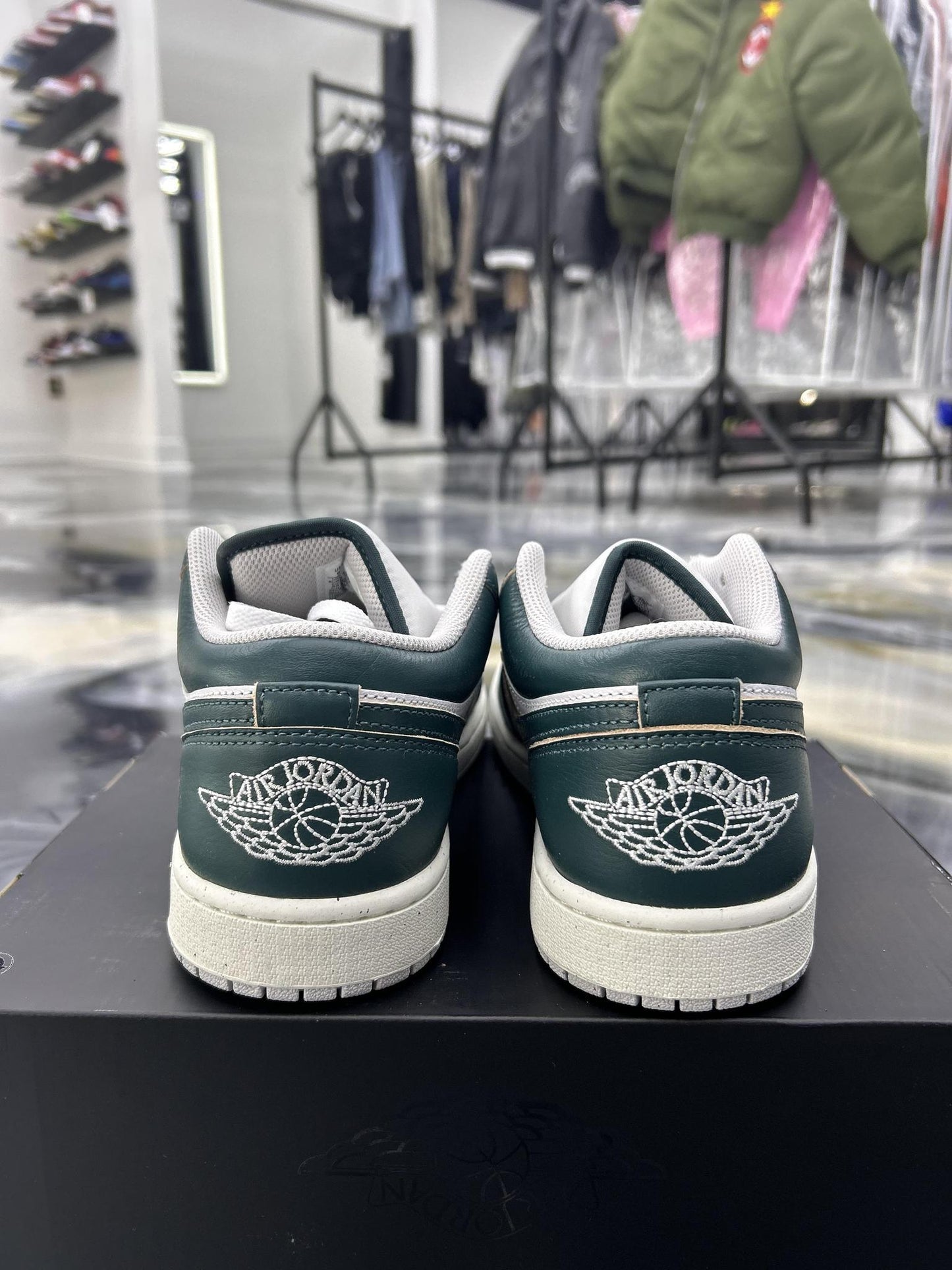 Jordan 1 Low "Oxidized Green" Used Size 9