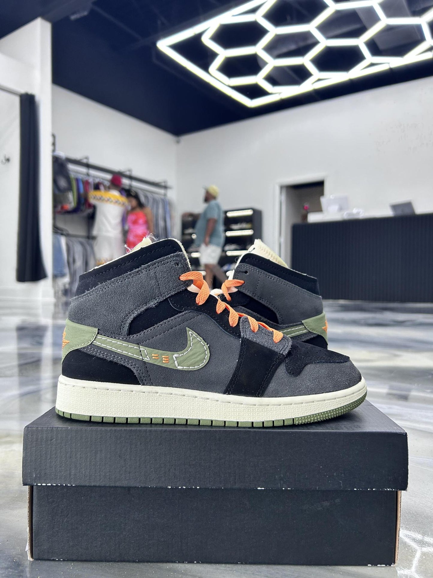 Jordan 1 Mid "Craft Olive" Used Size 5Y/6.5W