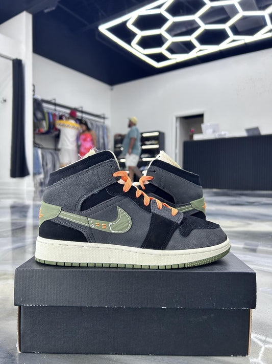 Jordan 1 Mid "Craft Olive" Used Size 5Y/6.5W