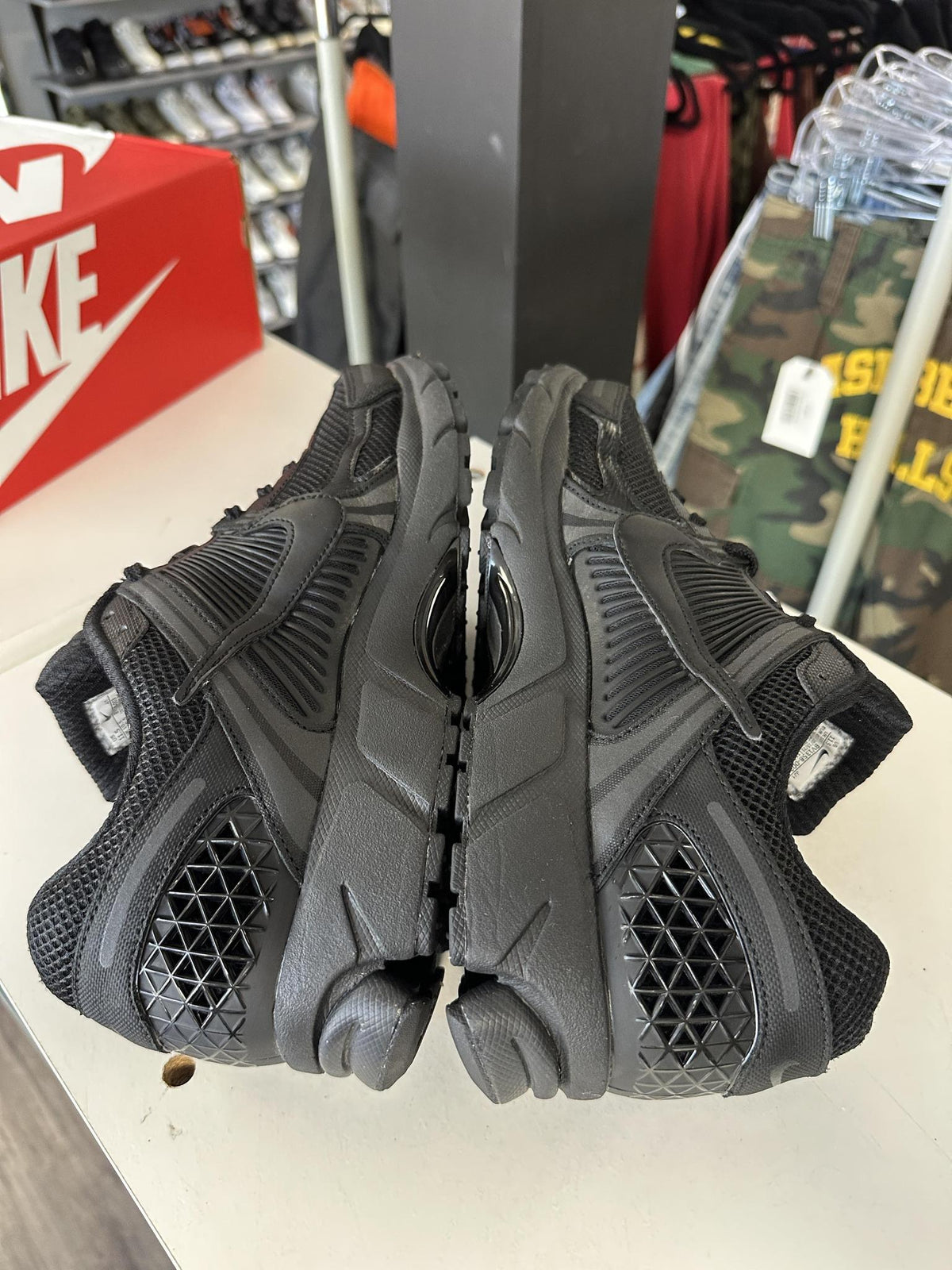 Nike Vomero 5 "Black" Used Size 11.5